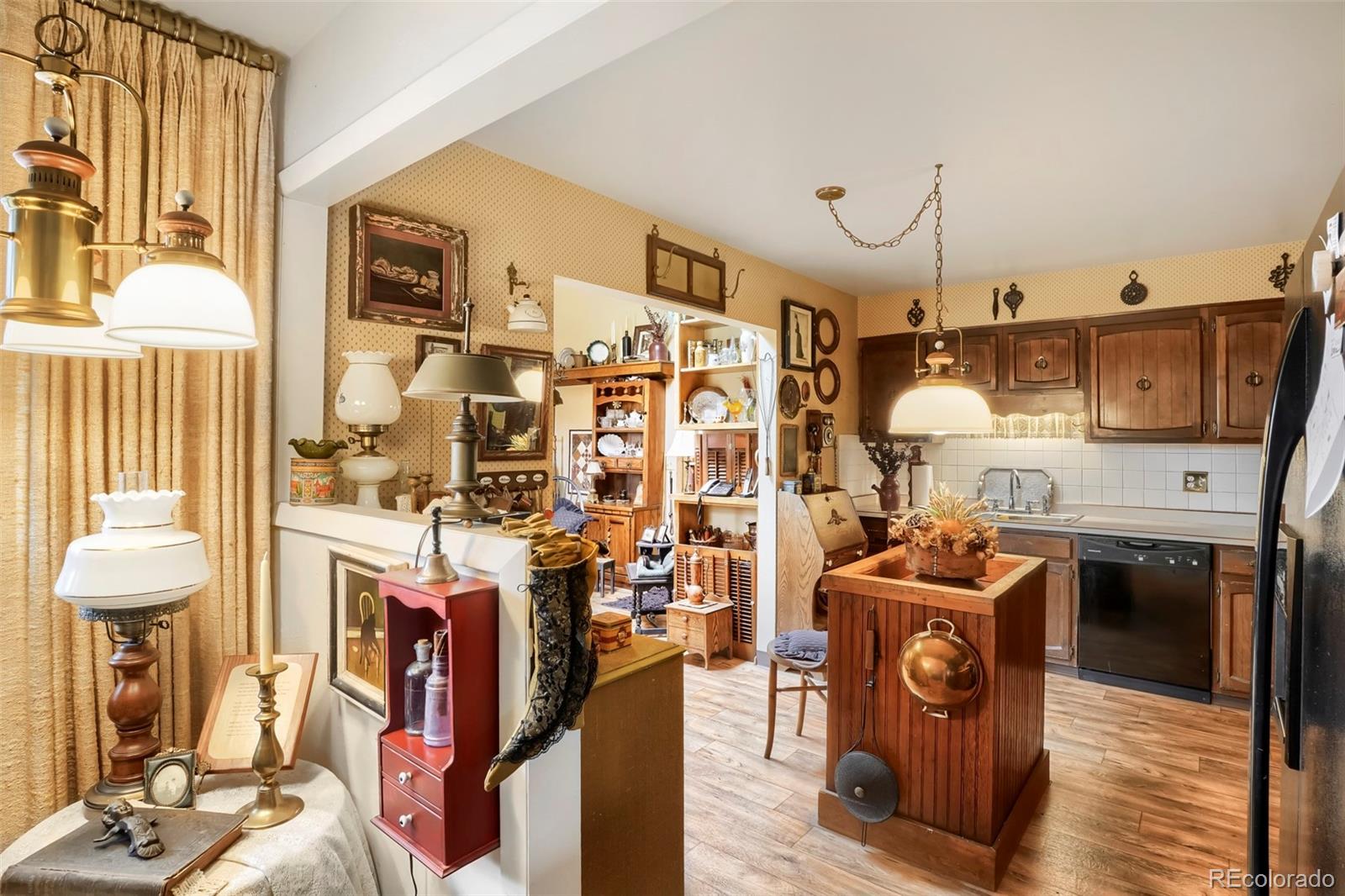 MLS Image #9 for 2823 s vrain street,denver, Colorado