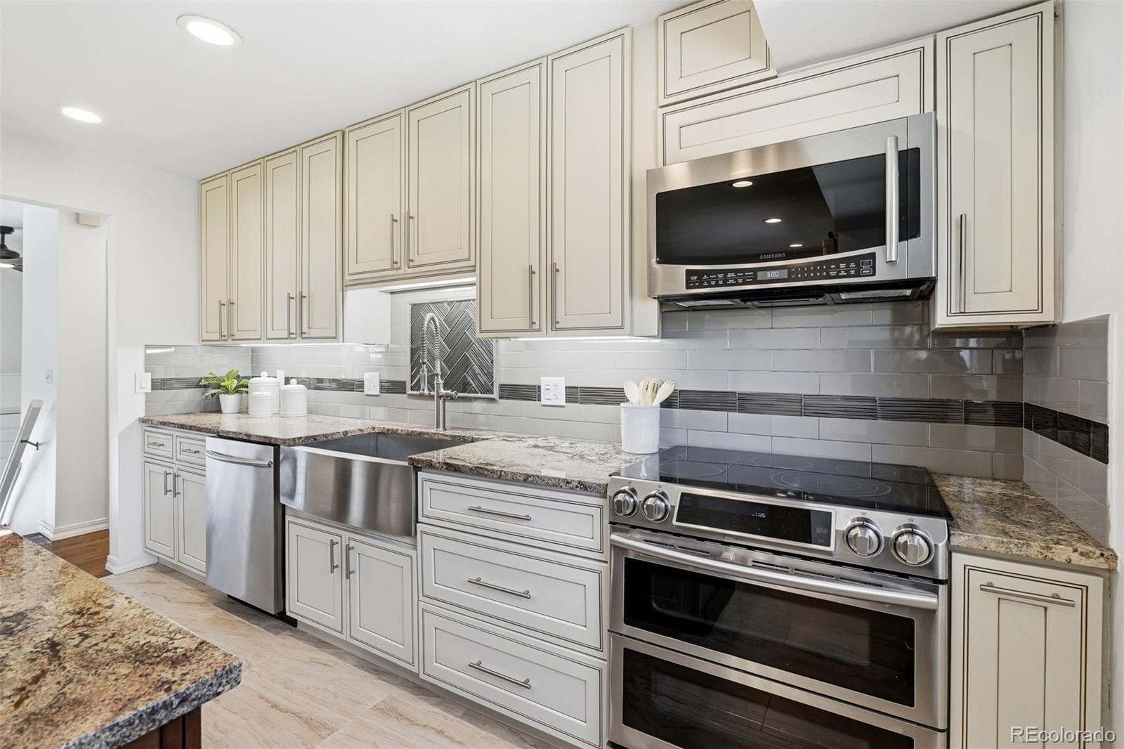 MLS Image #17 for 2725 s teller street,denver, Colorado