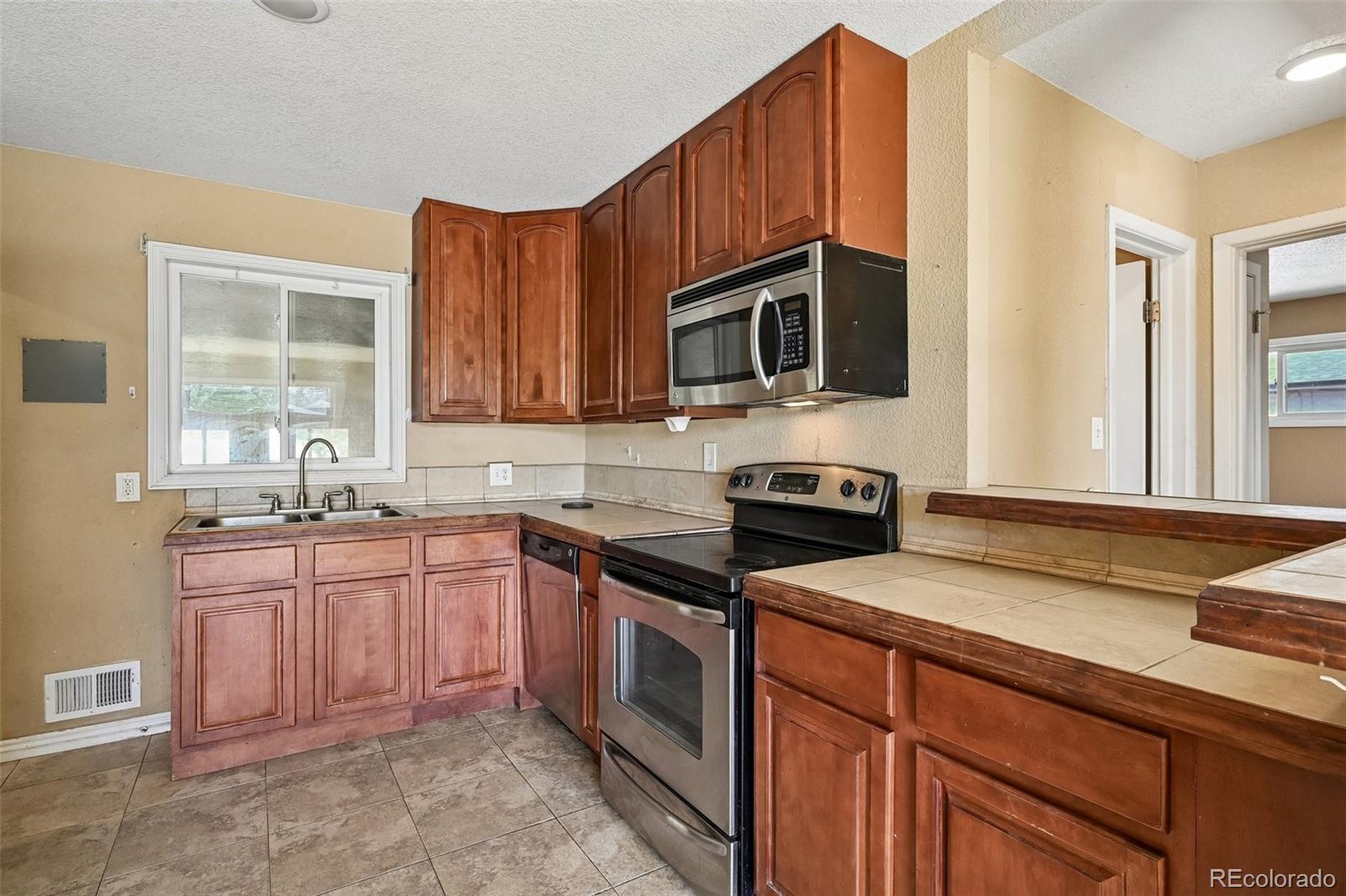 MLS Image #4 for 10823  larson drive,northglenn, Colorado