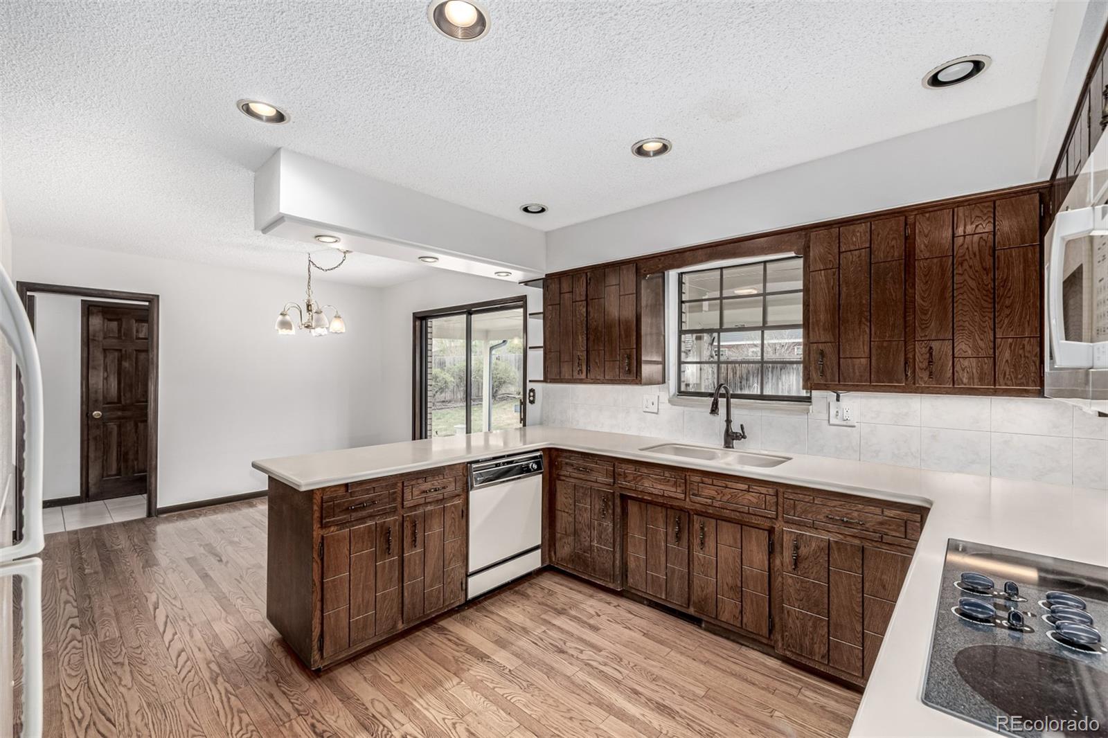 MLS Image #10 for 3645 s poplar street,denver, Colorado