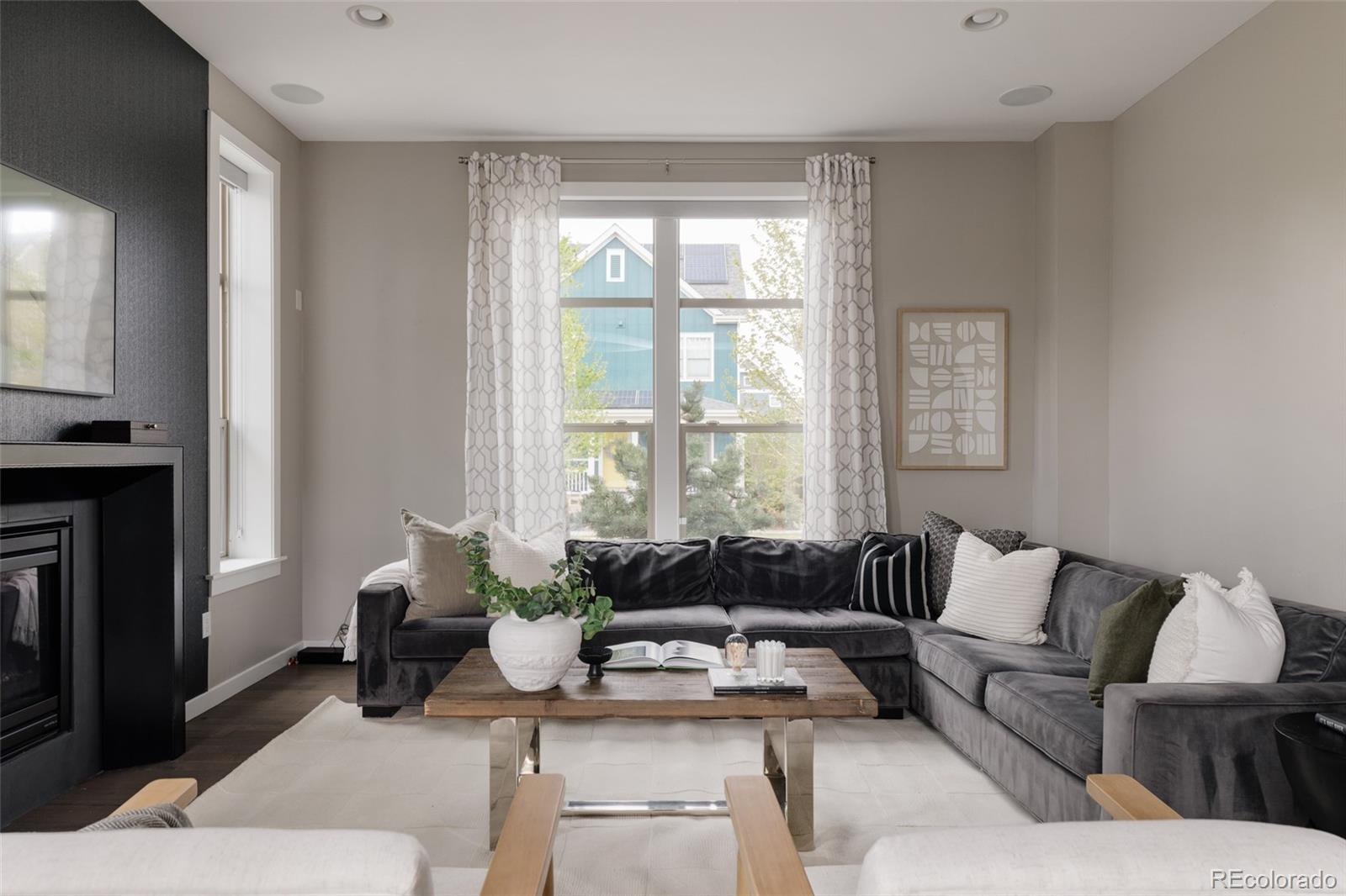 MLS Image #3 for 8002 e 50th drive,denver, Colorado