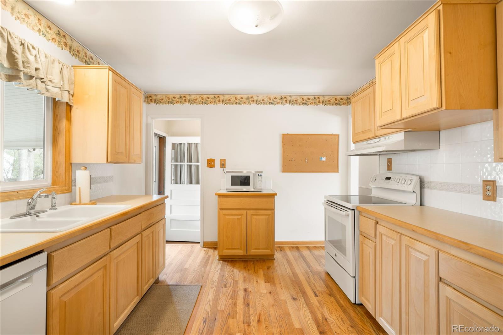 MLS Image #13 for 1773 s leyden street,denver, Colorado