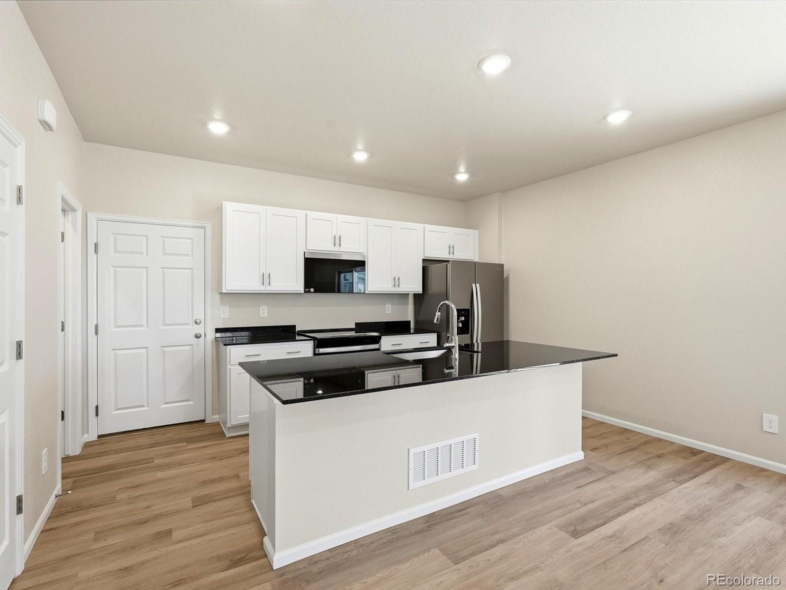 MLS Image #4 for 16388  gaylord street,thornton, Colorado