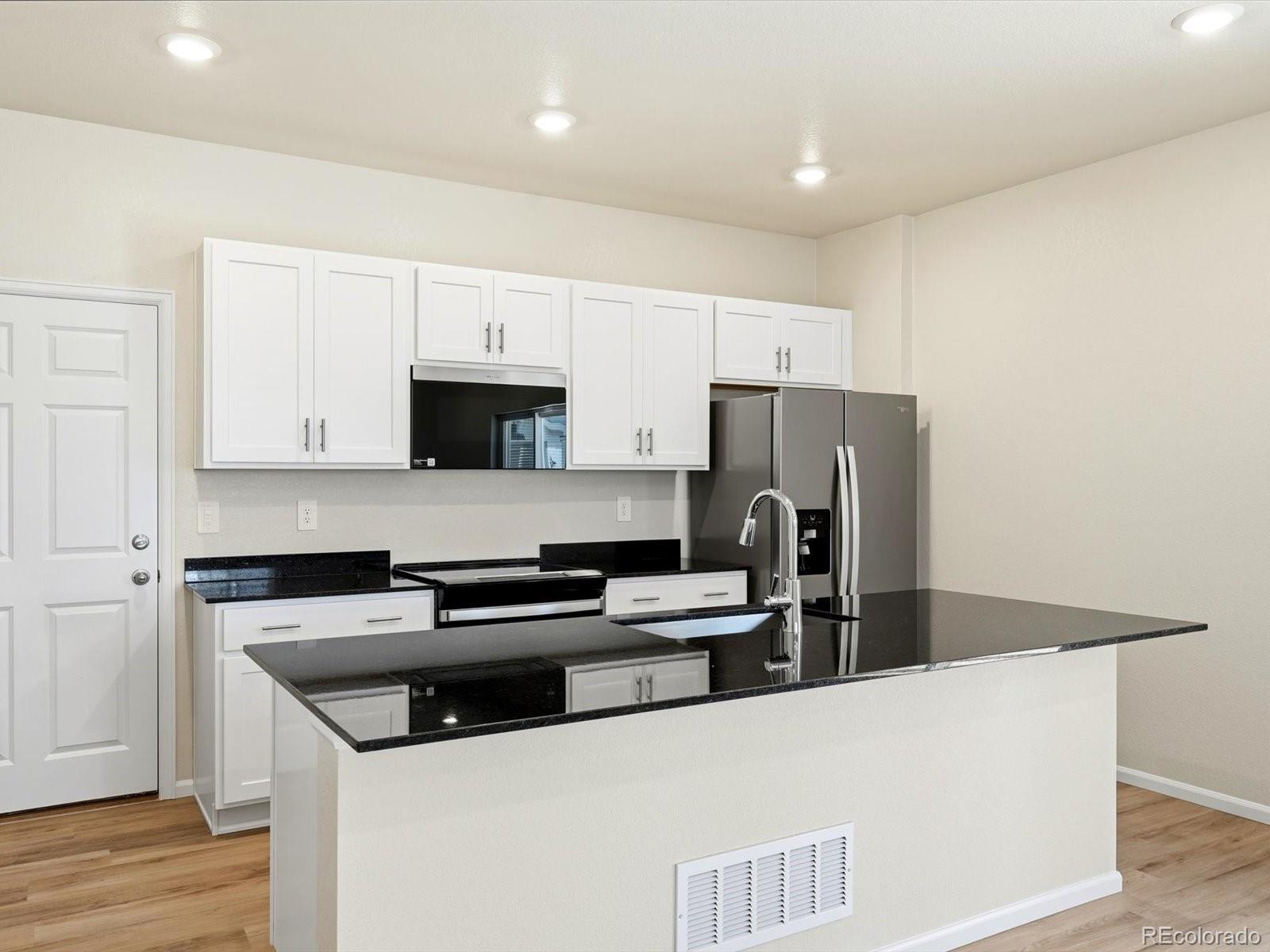 MLS Image #5 for 16388  gaylord street,thornton, Colorado