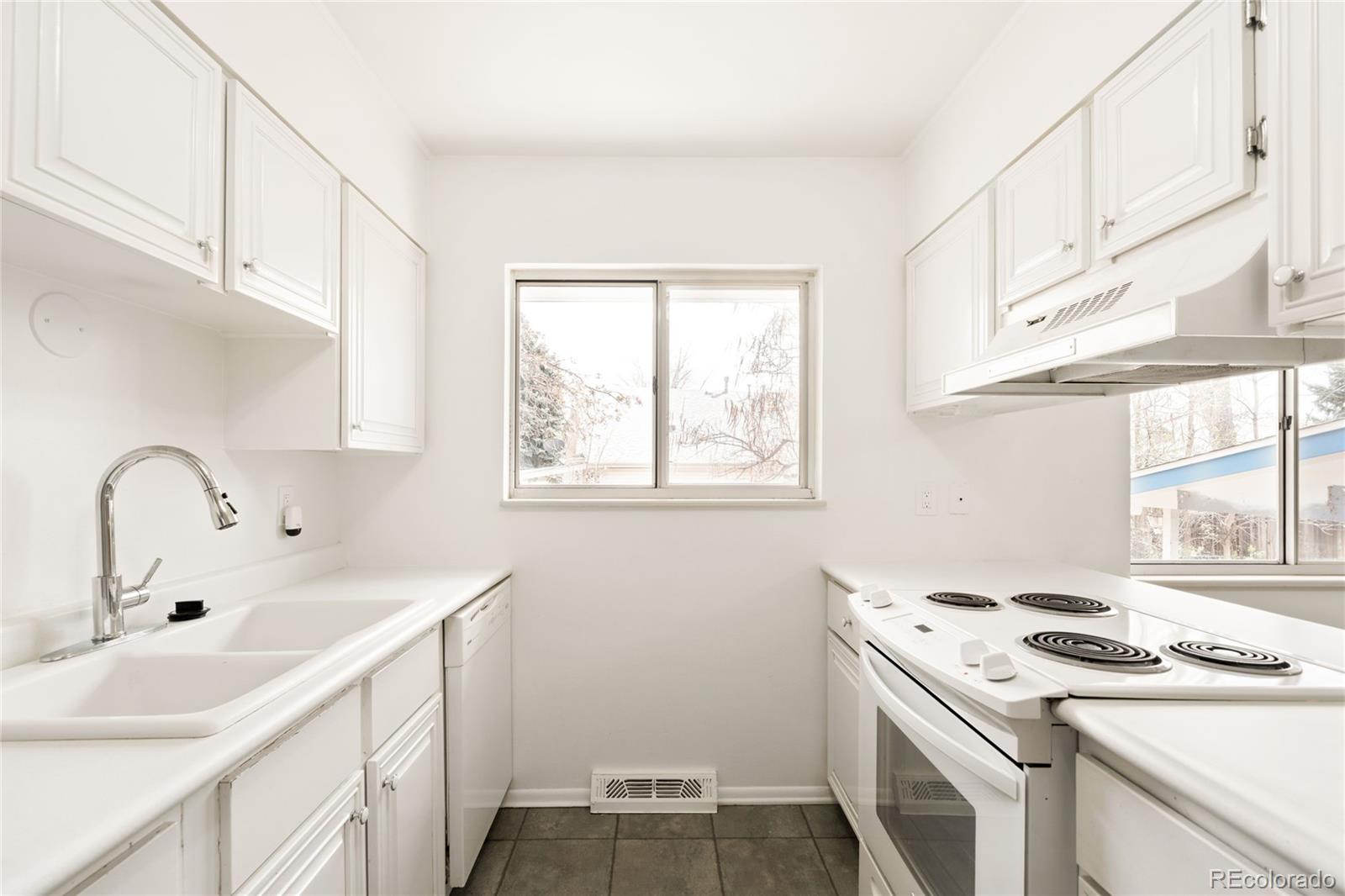 MLS Image #6 for 7042 e wesley avenue,denver, Colorado