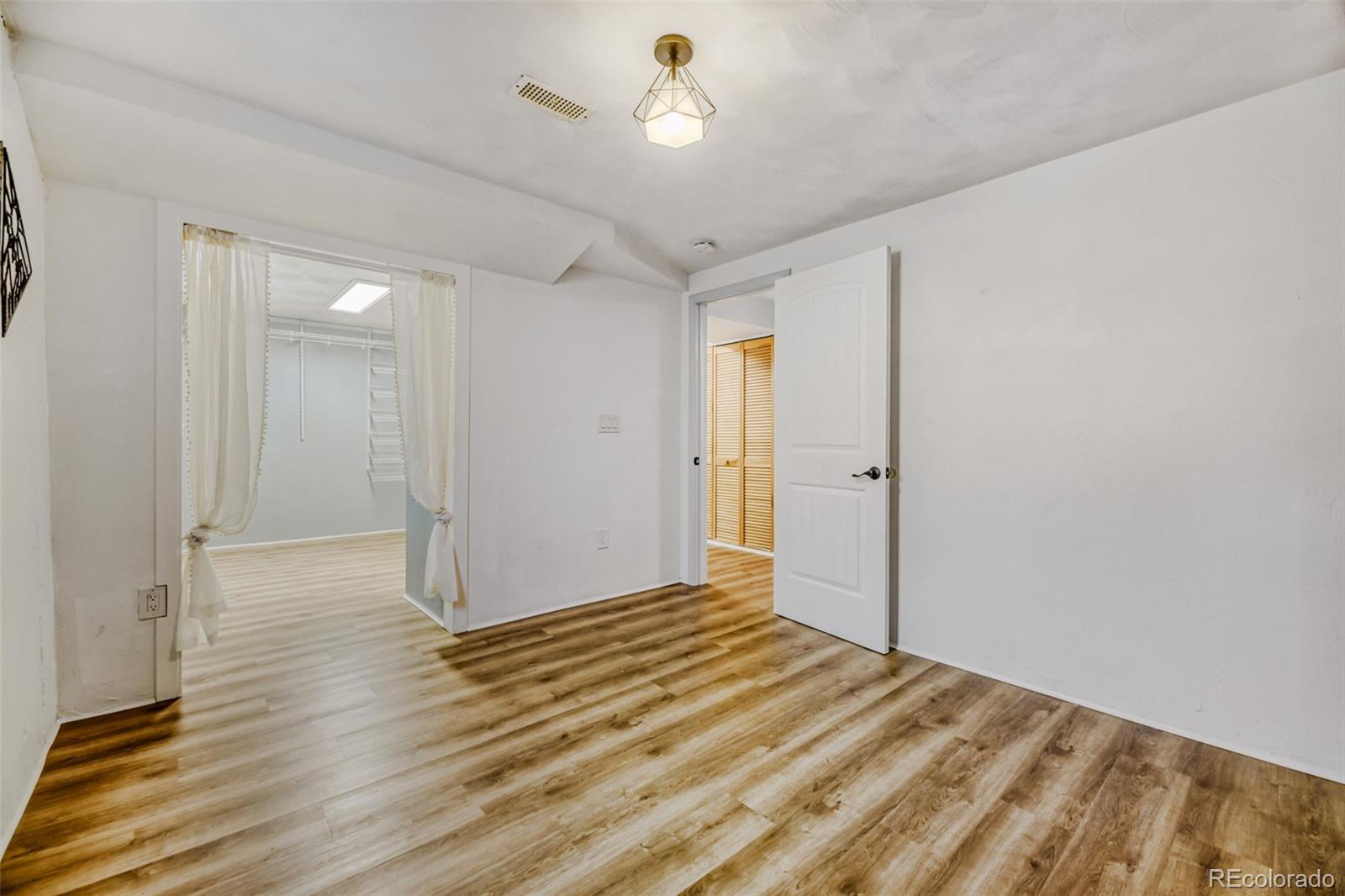 MLS Image #10 for 2568 s zurich court,denver, Colorado