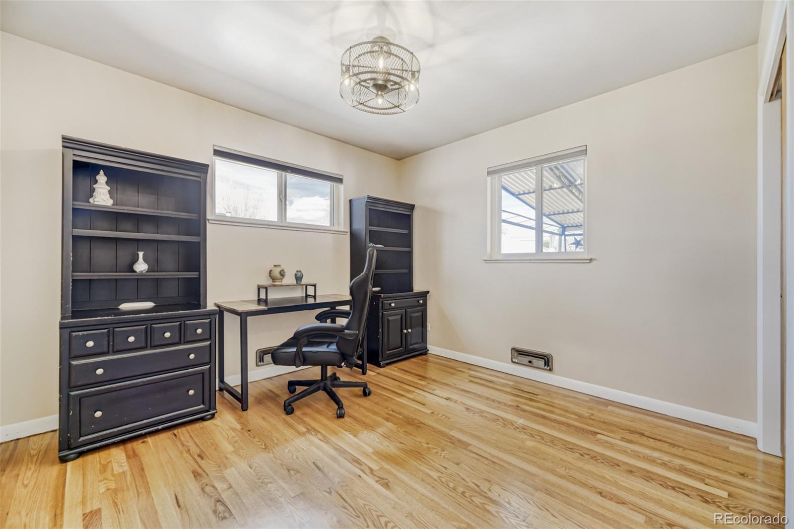 MLS Image #6 for 2568 s zurich court,denver, Colorado