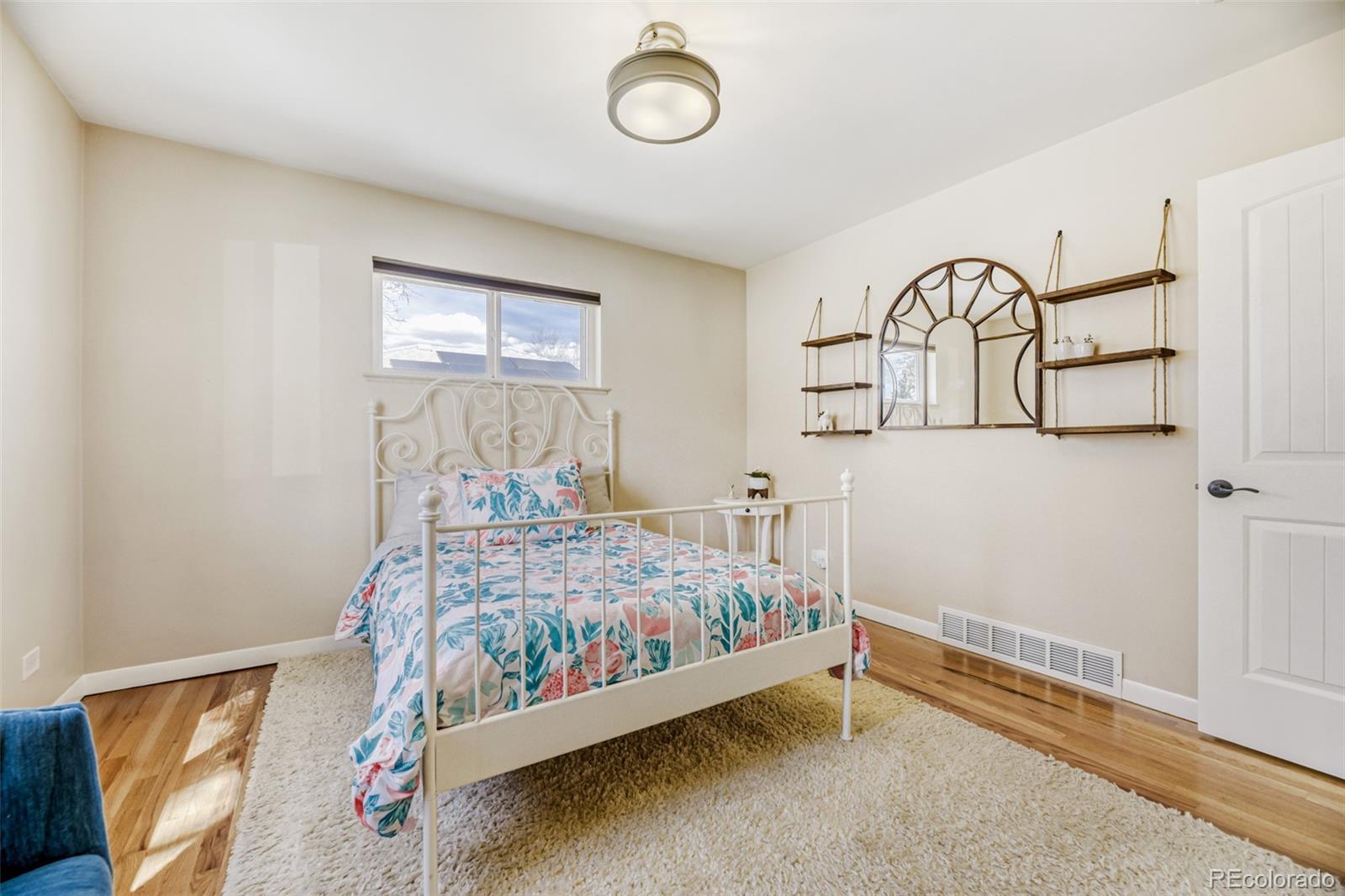 MLS Image #8 for 2568 s zurich court,denver, Colorado