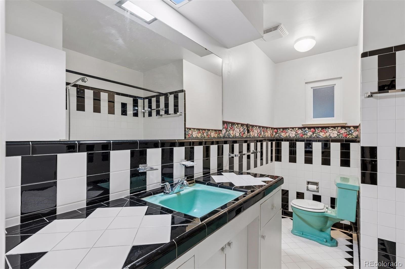 MLS Image #22 for 3020 s university boulevard,denver, Colorado