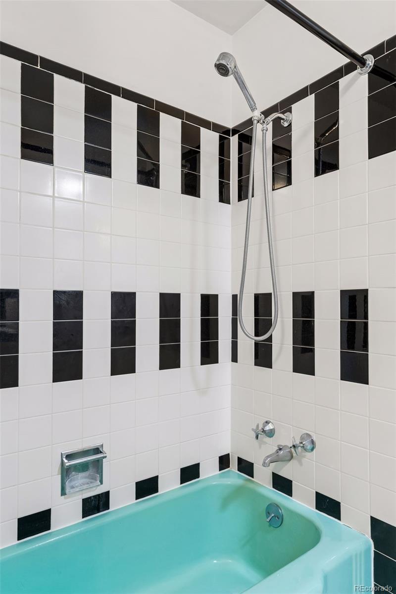 MLS Image #23 for 3020 s university boulevard,denver, Colorado