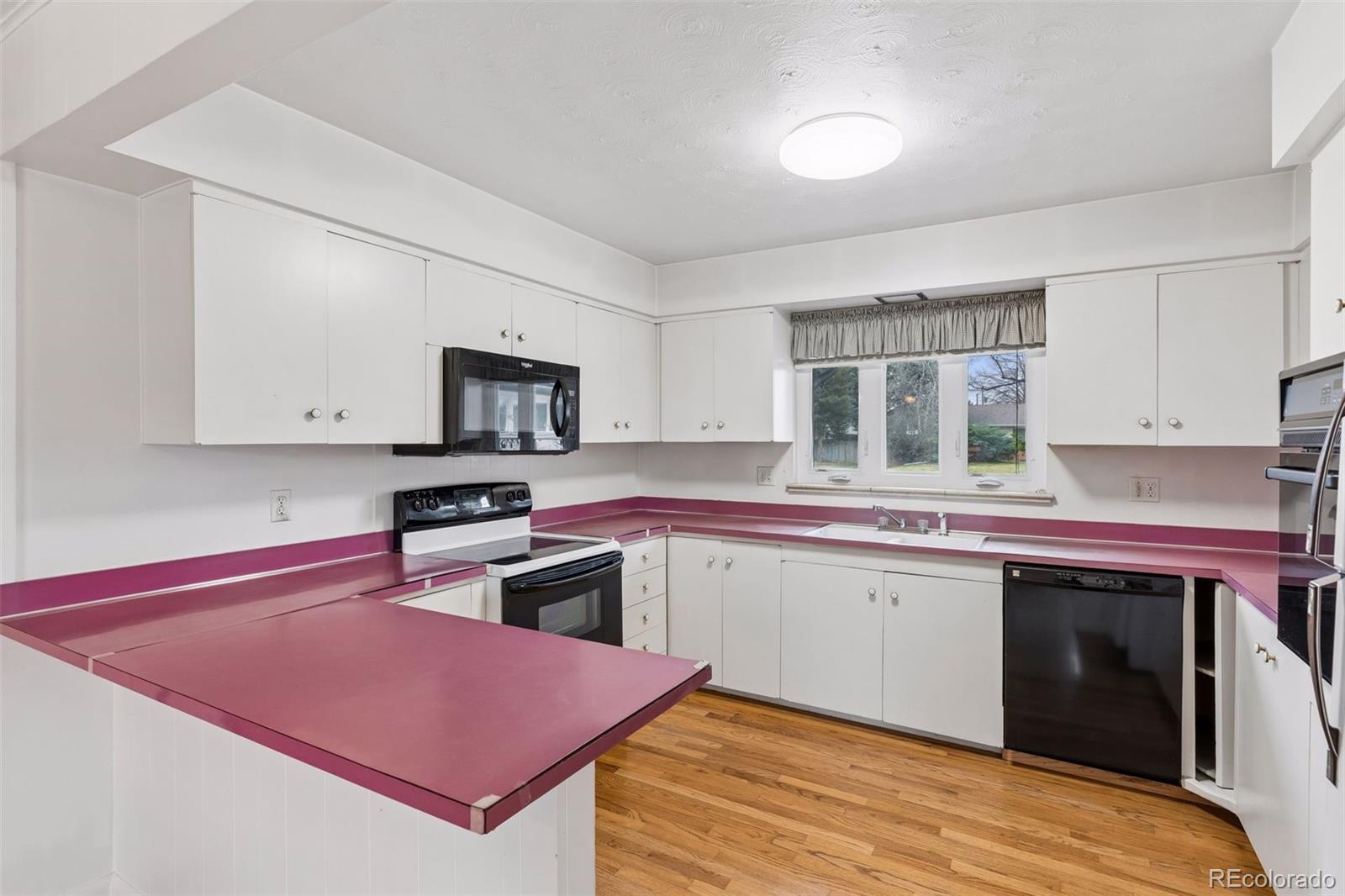 MLS Image #8 for 3020 s university boulevard,denver, Colorado
