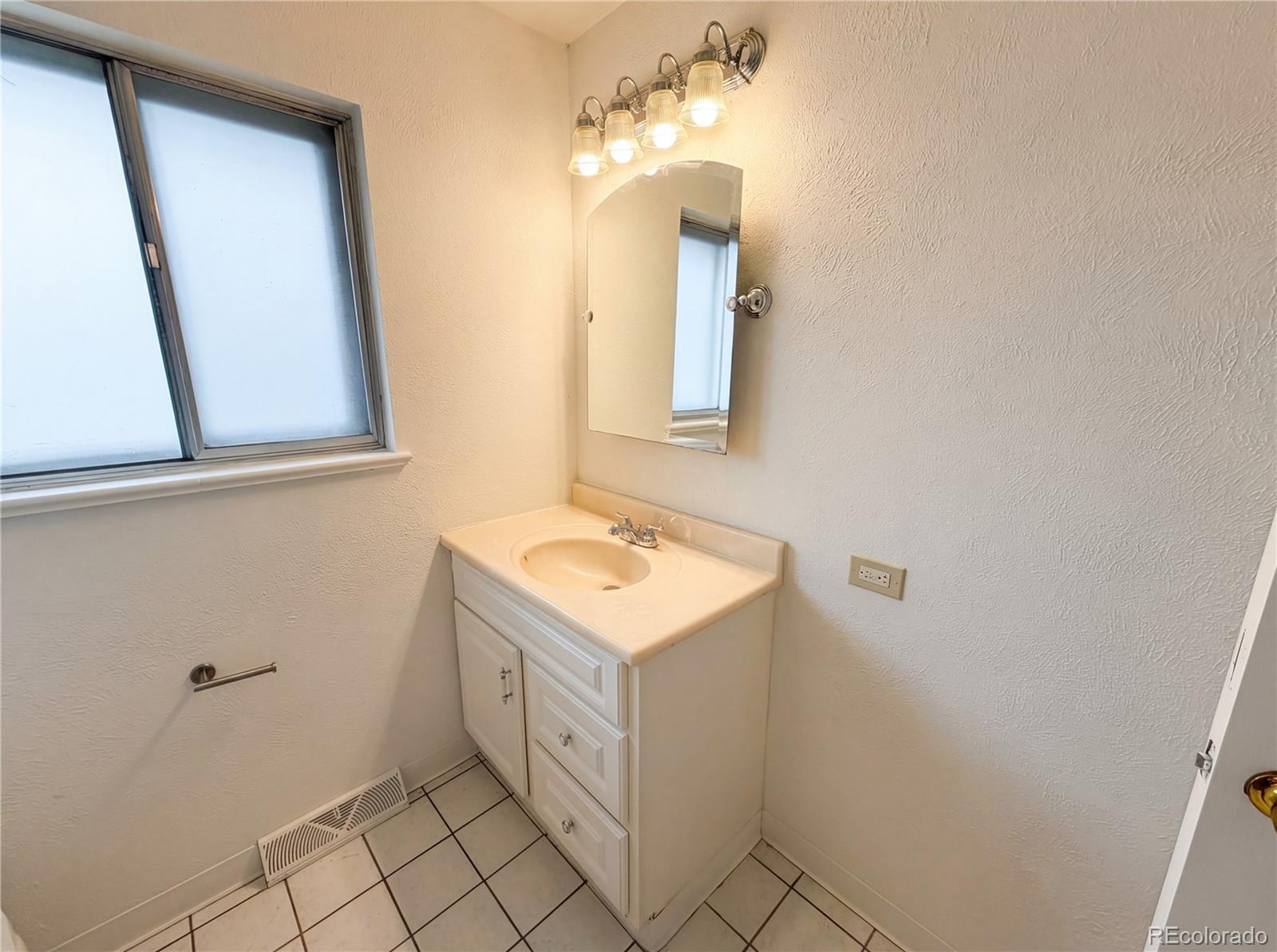 MLS Image #14 for 12806 e nevada circle,aurora, Colorado