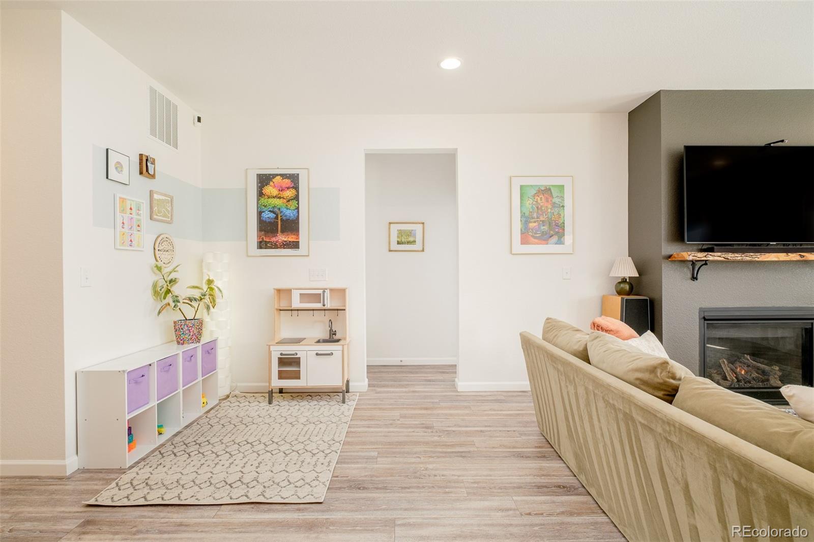 MLS Image #10 for 26810 e cedar avenue,aurora, Colorado