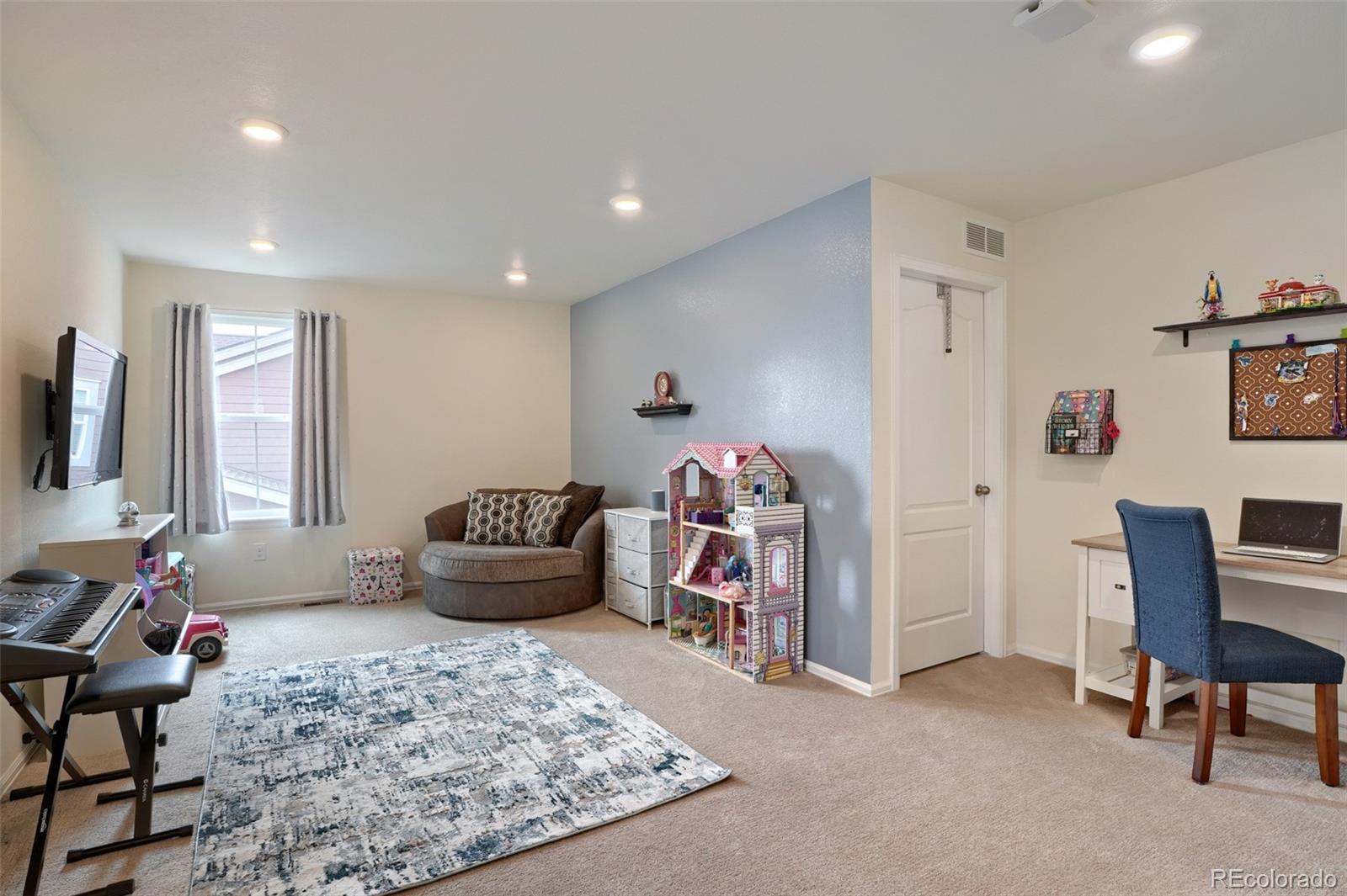 MLS Image #5 for 26327 e 3rd avenue,aurora, Colorado