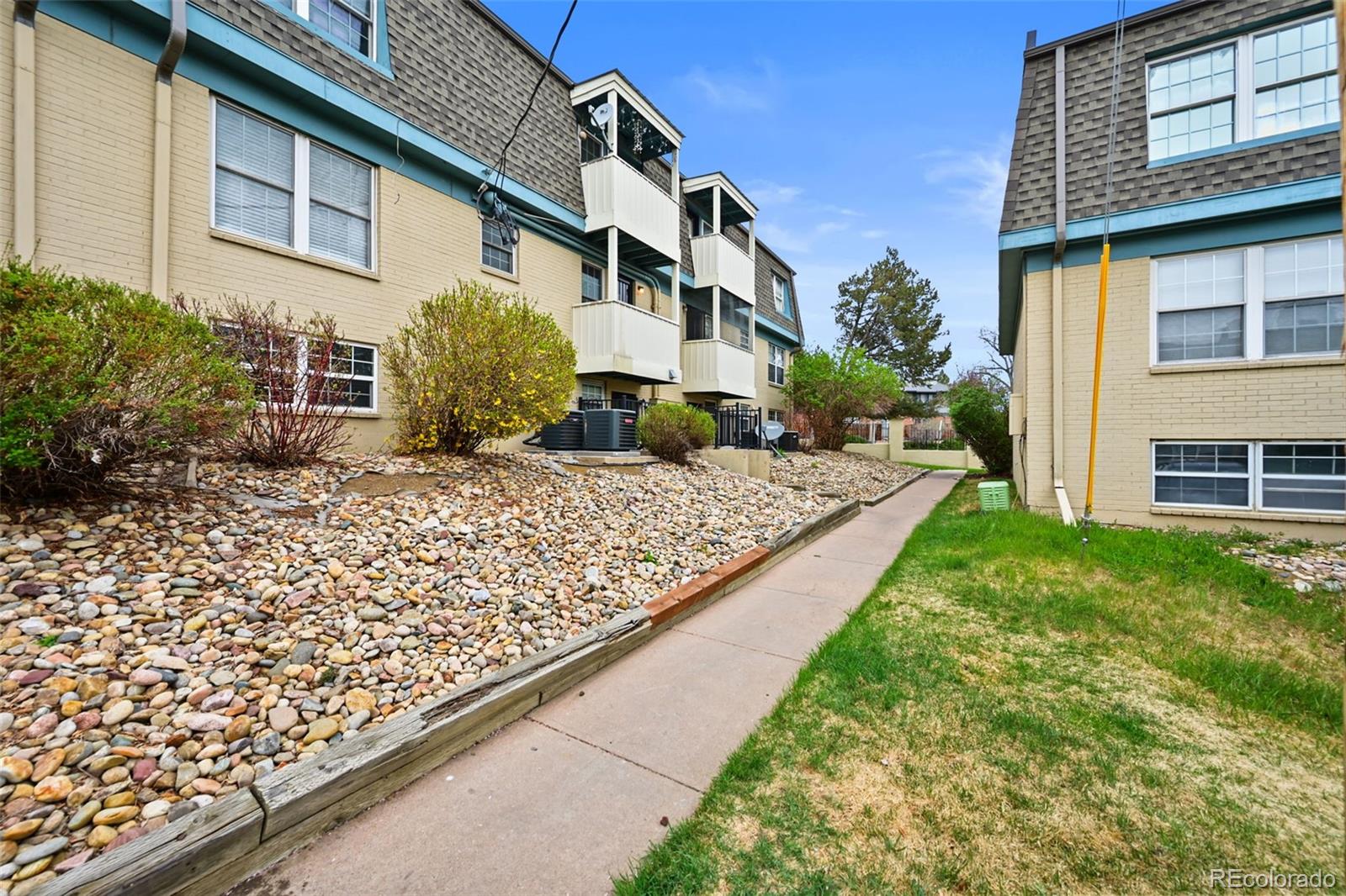MLS Image #18 for 3480 s akron street 8,denver, Colorado