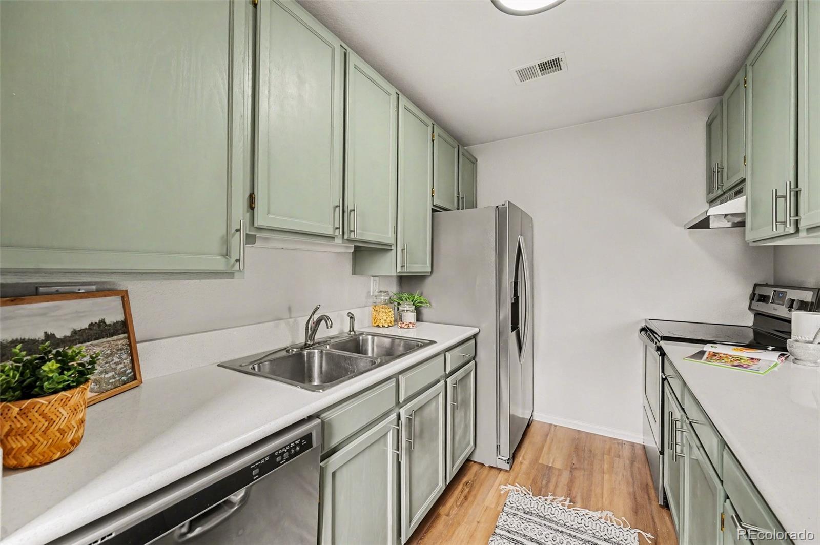 MLS Image #11 for 9175 w cedar drive e,lakewood, Colorado