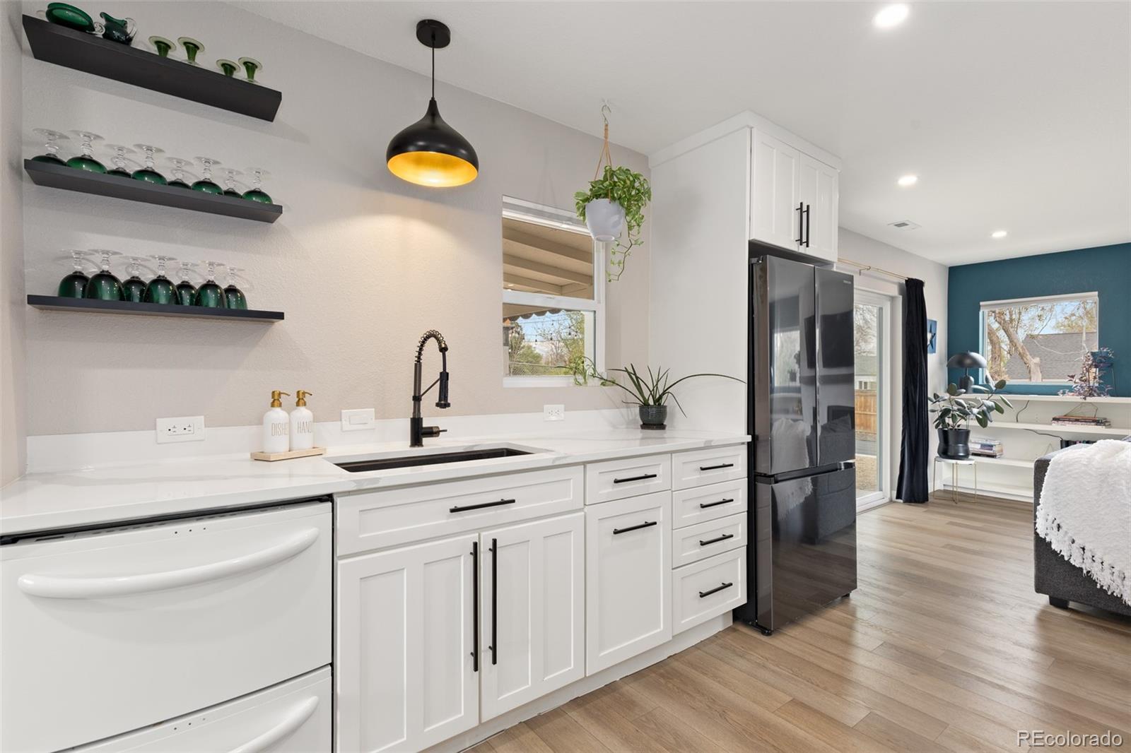 MLS Image #8 for 5231 e dartmouth avenue,denver, Colorado