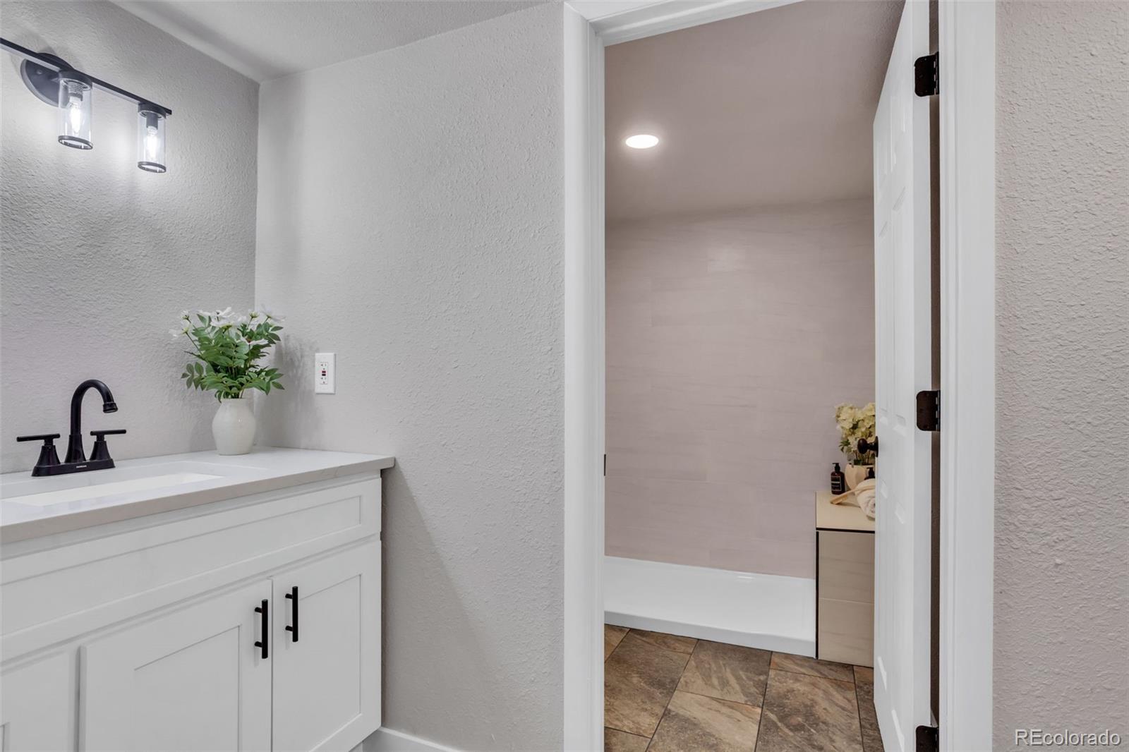 MLS Image #16 for 2960  poplar street,denver, Colorado