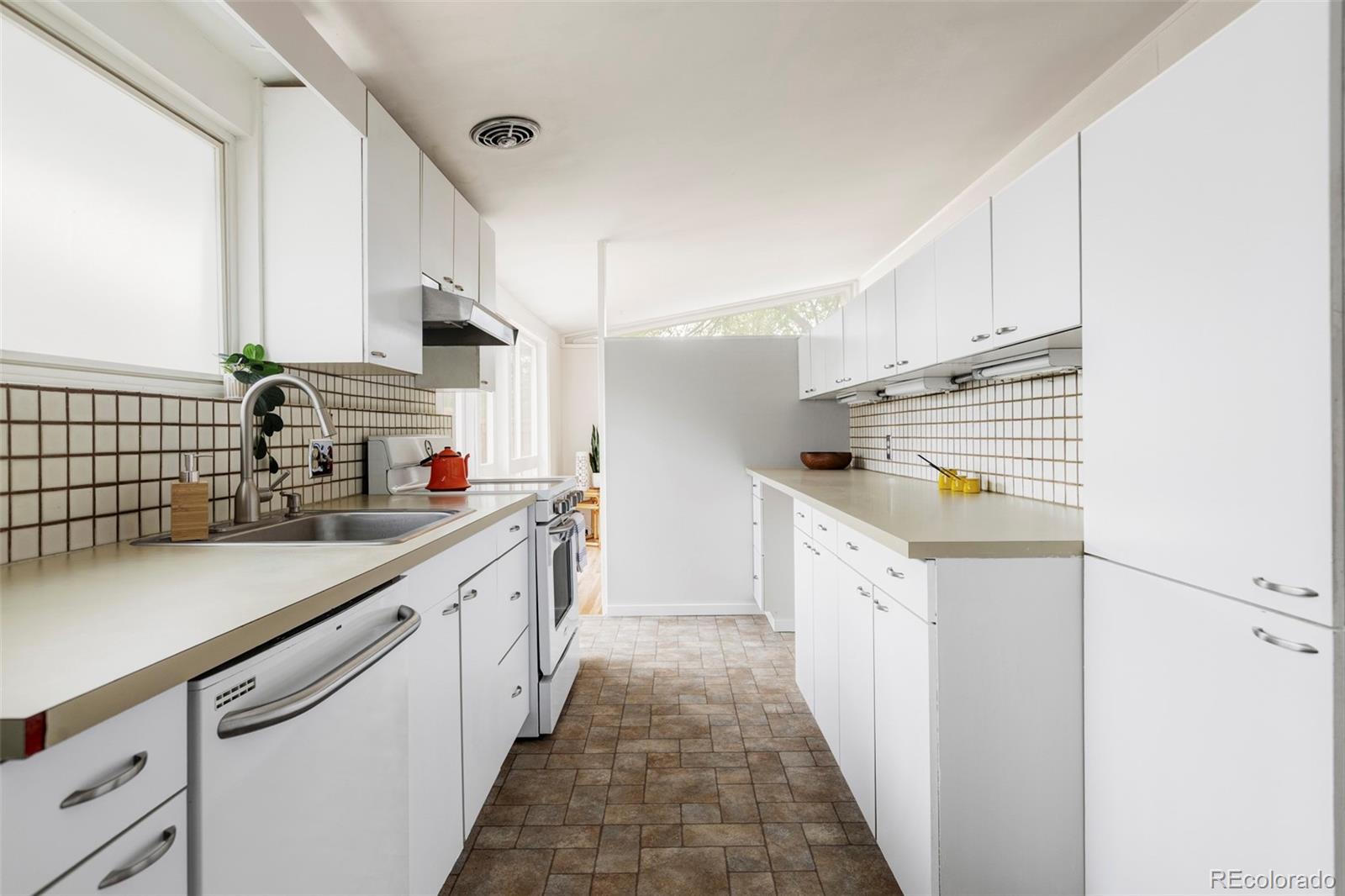 MLS Image #11 for 2515 s newton street,denver, Colorado