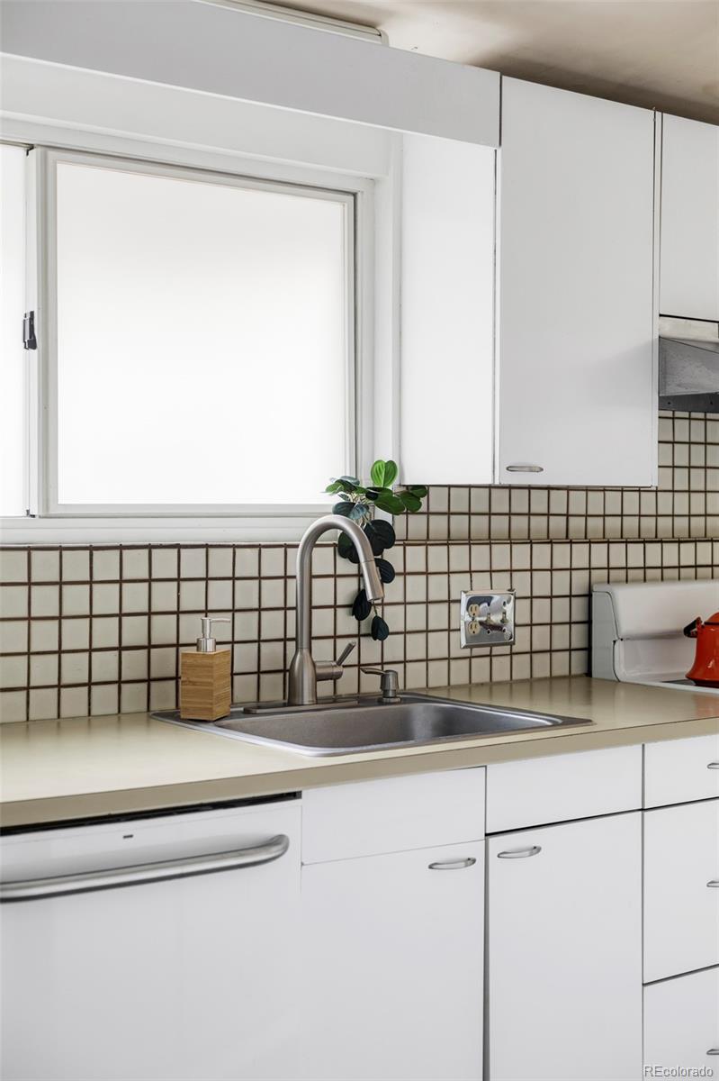 MLS Image #12 for 2515 s newton street,denver, Colorado