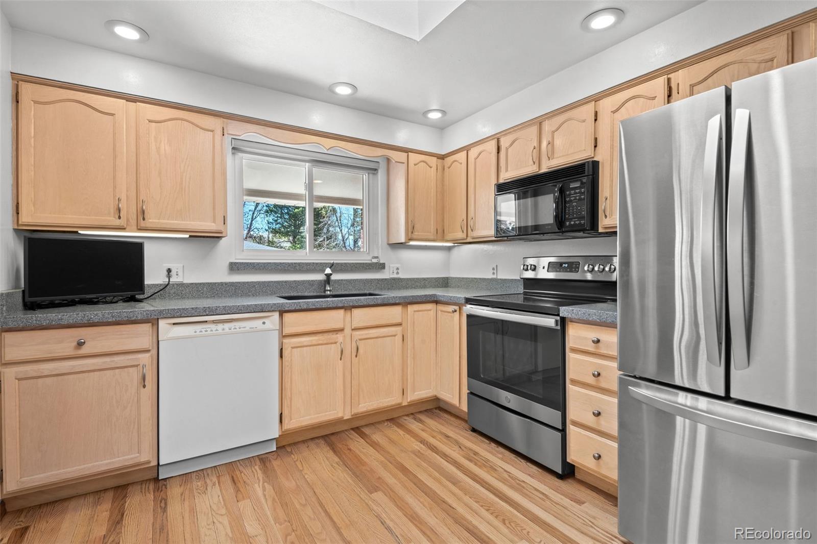 MLS Image #10 for 7612  lee drive,arvada, Colorado