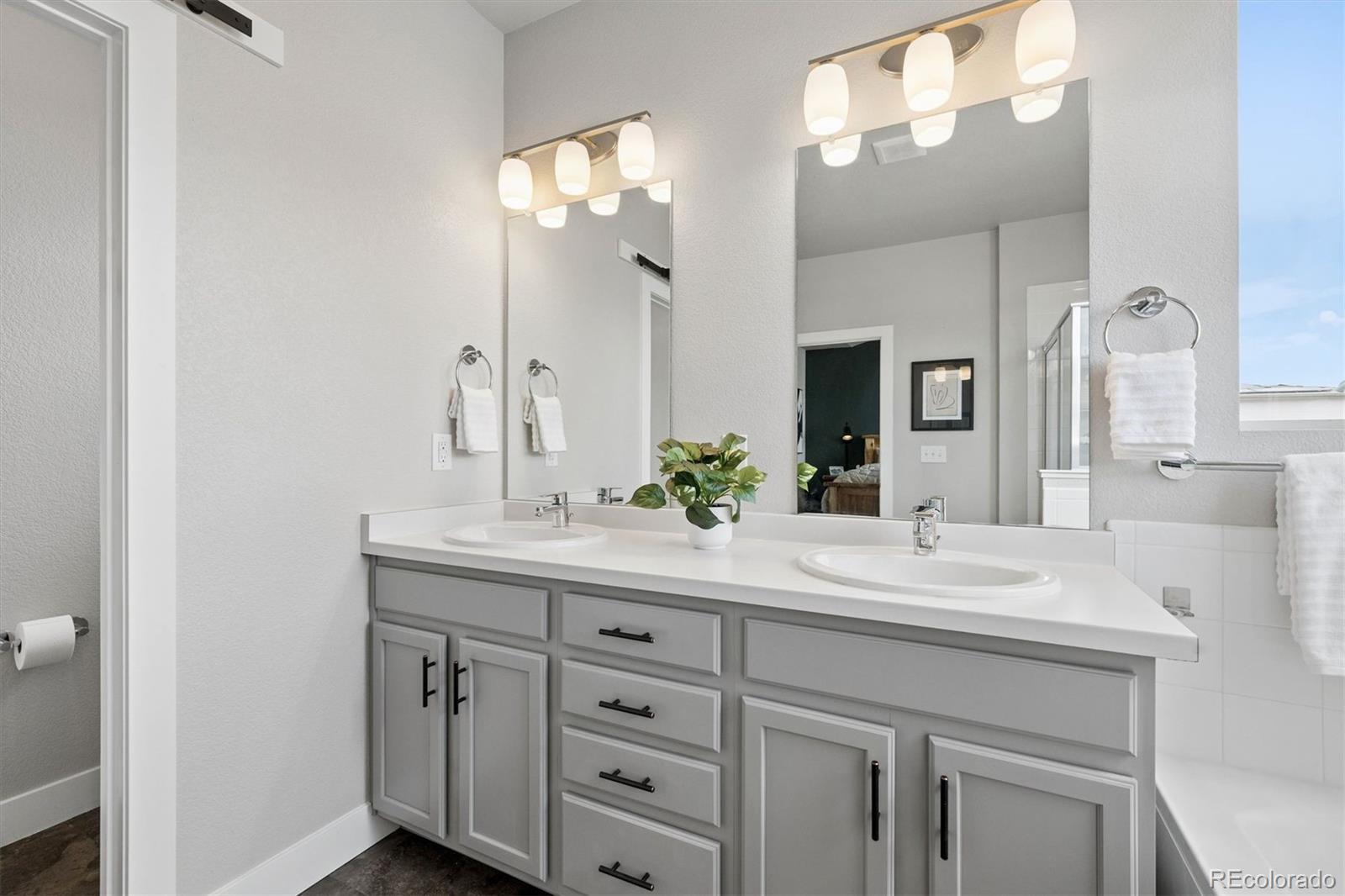 MLS Image #18 for 5870  boston street,denver, Colorado