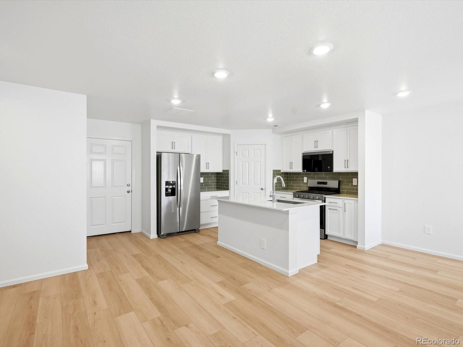 MLS Image #10 for 21236 e 65th drive,aurora, Colorado