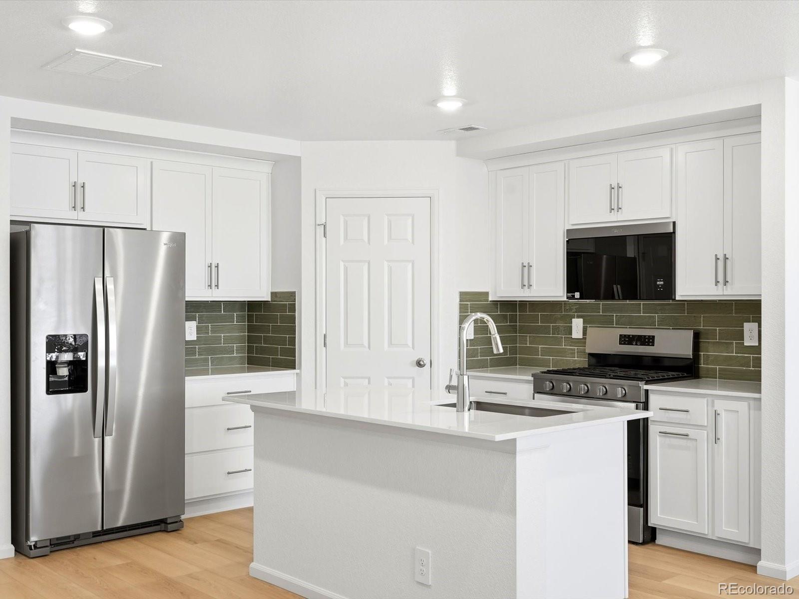 MLS Image #11 for 21236 e 65th drive,aurora, Colorado