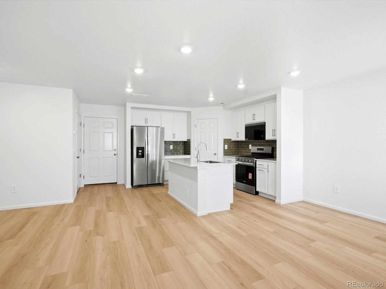 MLS Image #2 for 21236 e 65th drive,aurora, Colorado