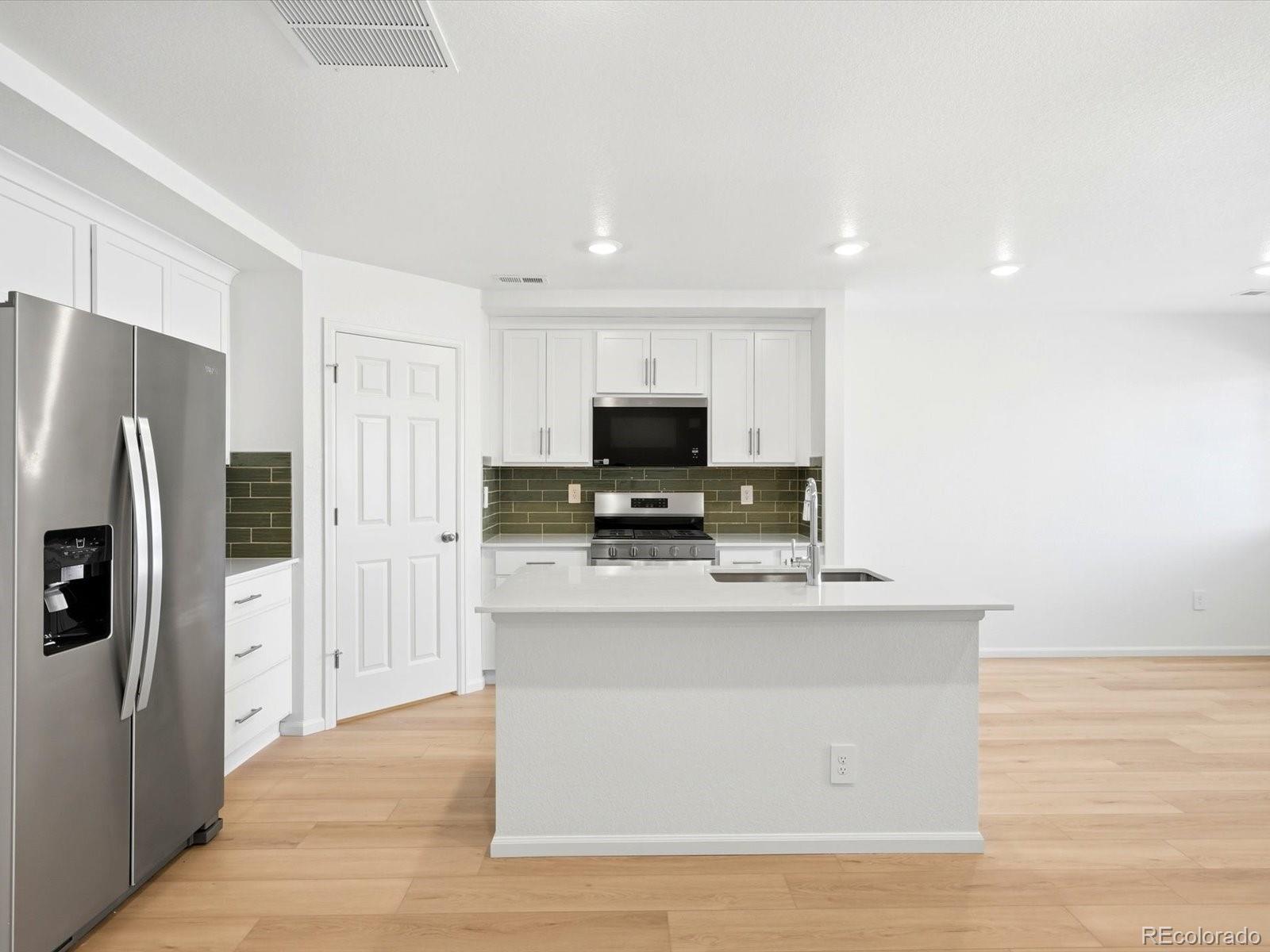 MLS Image #5 for 21236 e 65th drive,aurora, Colorado