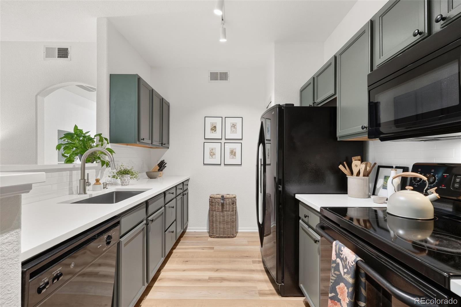 MLS Image #10 for 10733  twenty mile road 208,parker, Colorado