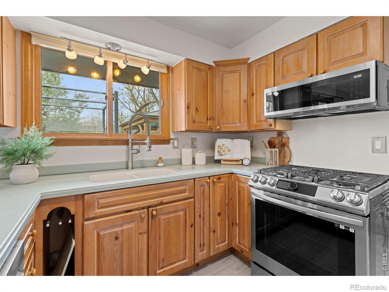 MLS Image #11 for 4156  culebra court,boulder, Colorado