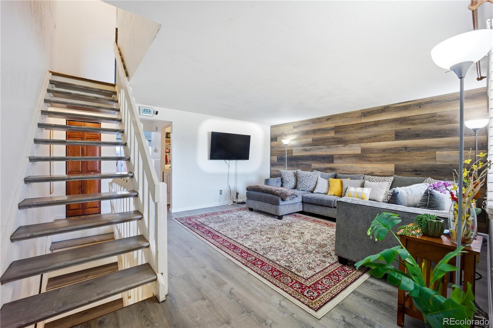MLS Image #3 for 360 w rockrimmon boulevard,colorado springs, Colorado
