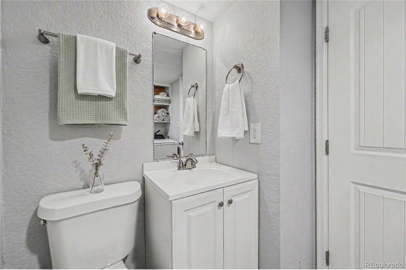 MLS Image #13 for 10490 w jewell avenue e,lakewood, Colorado