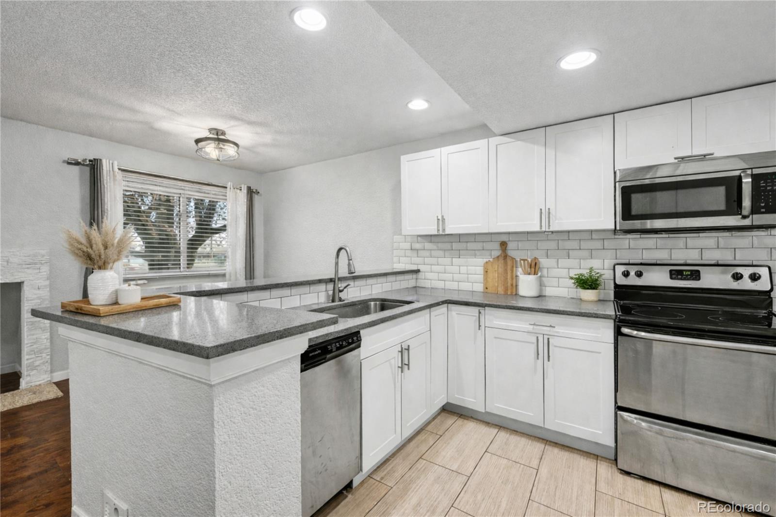 MLS Image #4 for 10490 w jewell avenue e,lakewood, Colorado