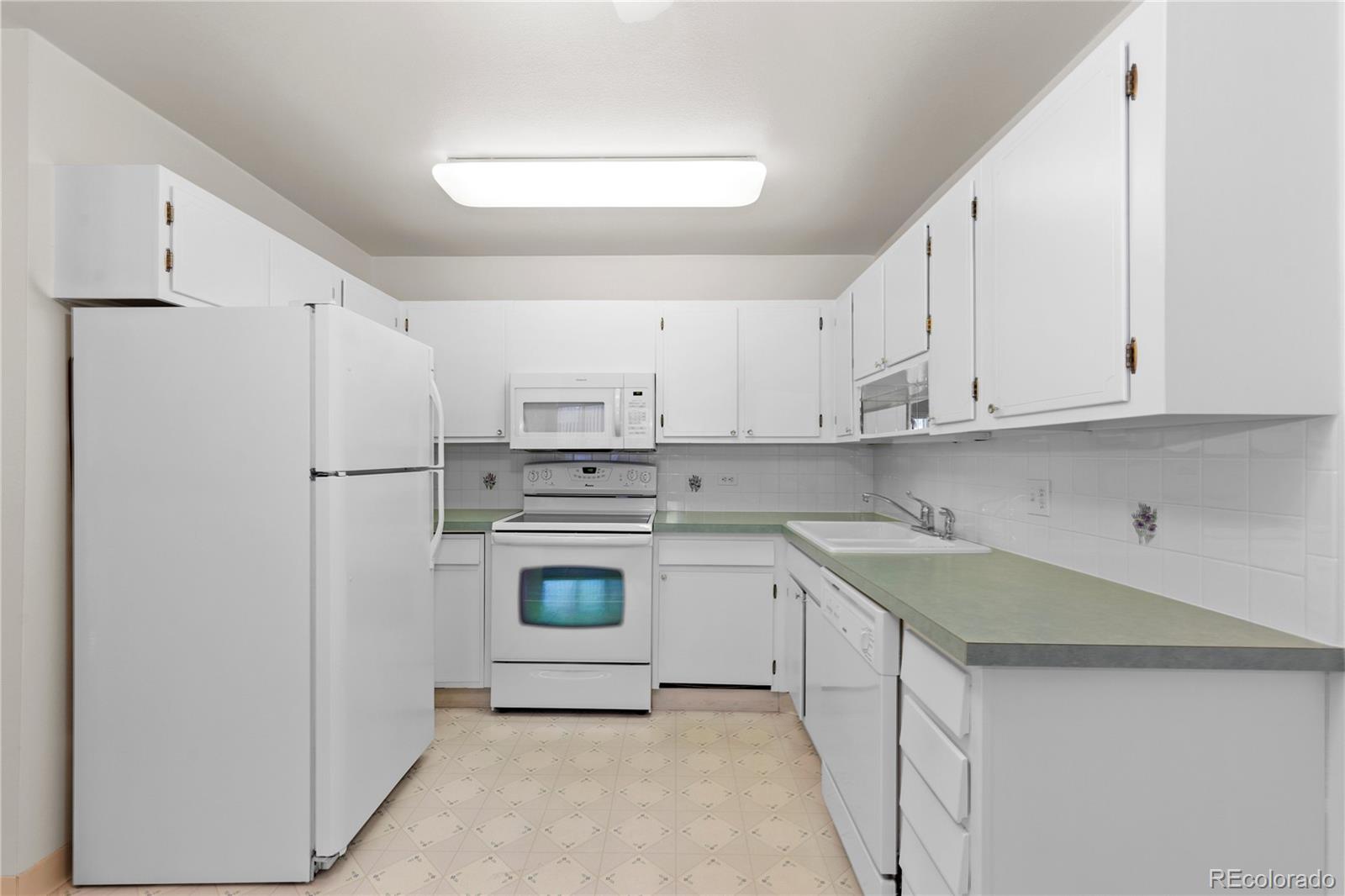 MLS Image #11 for 750 s clinton street,denver, Colorado