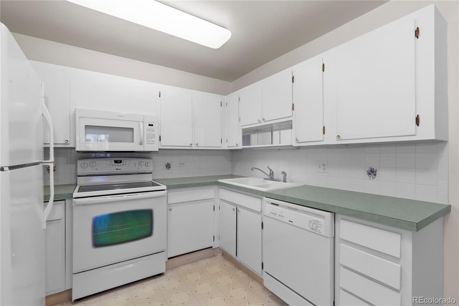 MLS Image #12 for 750 s clinton street,denver, Colorado