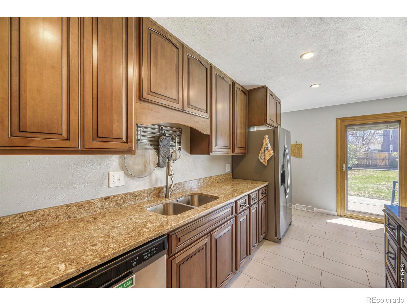 MLS Image #10 for 11520 e 2nd avenue,aurora, Colorado