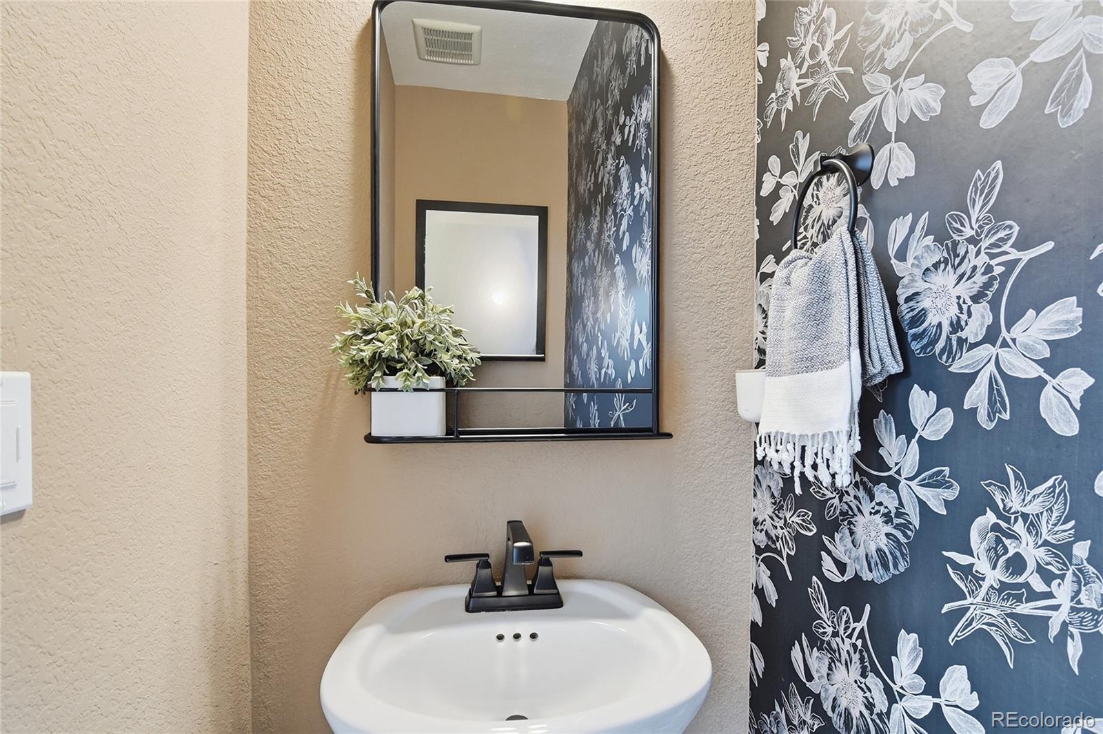 MLS Image #5 for 4019 n quatar court,aurora, Colorado