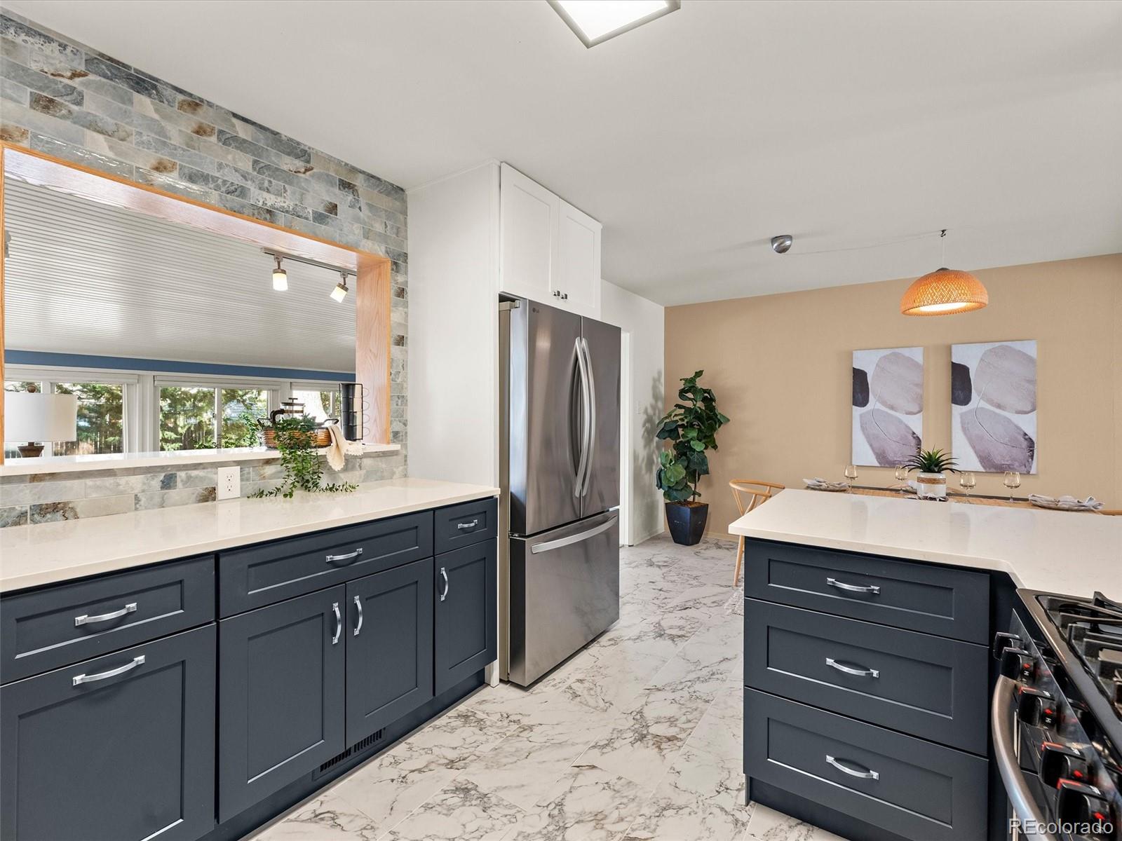 MLS Image #11 for 3173 s vrain street,denver, Colorado
