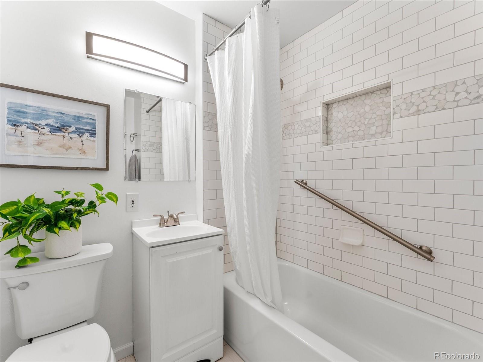 MLS Image #20 for 3173 s vrain street,denver, Colorado