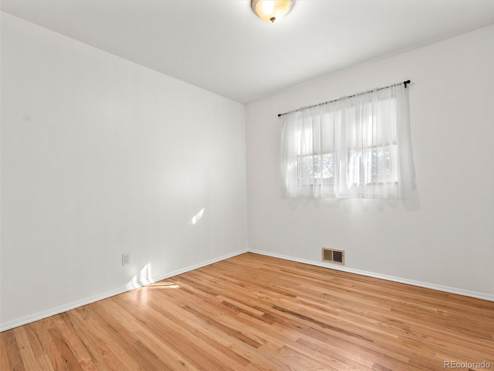 MLS Image #21 for 3173 s vrain street,denver, Colorado