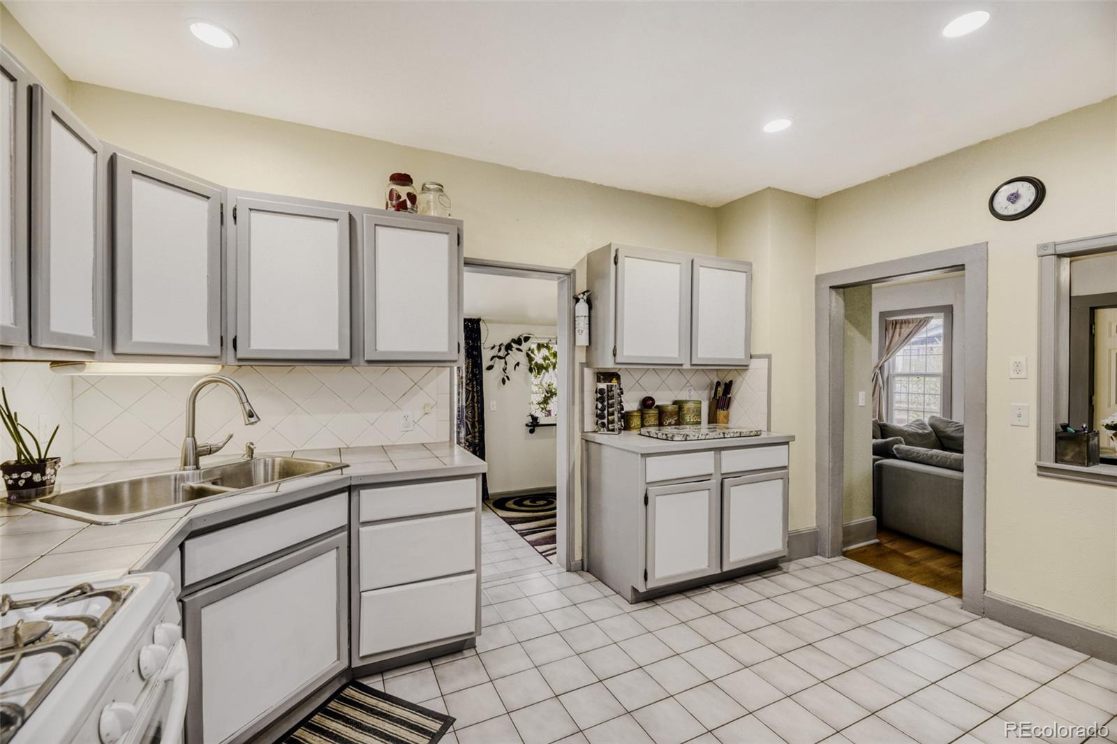 MLS Image #11 for 3734 s king street,denver, Colorado