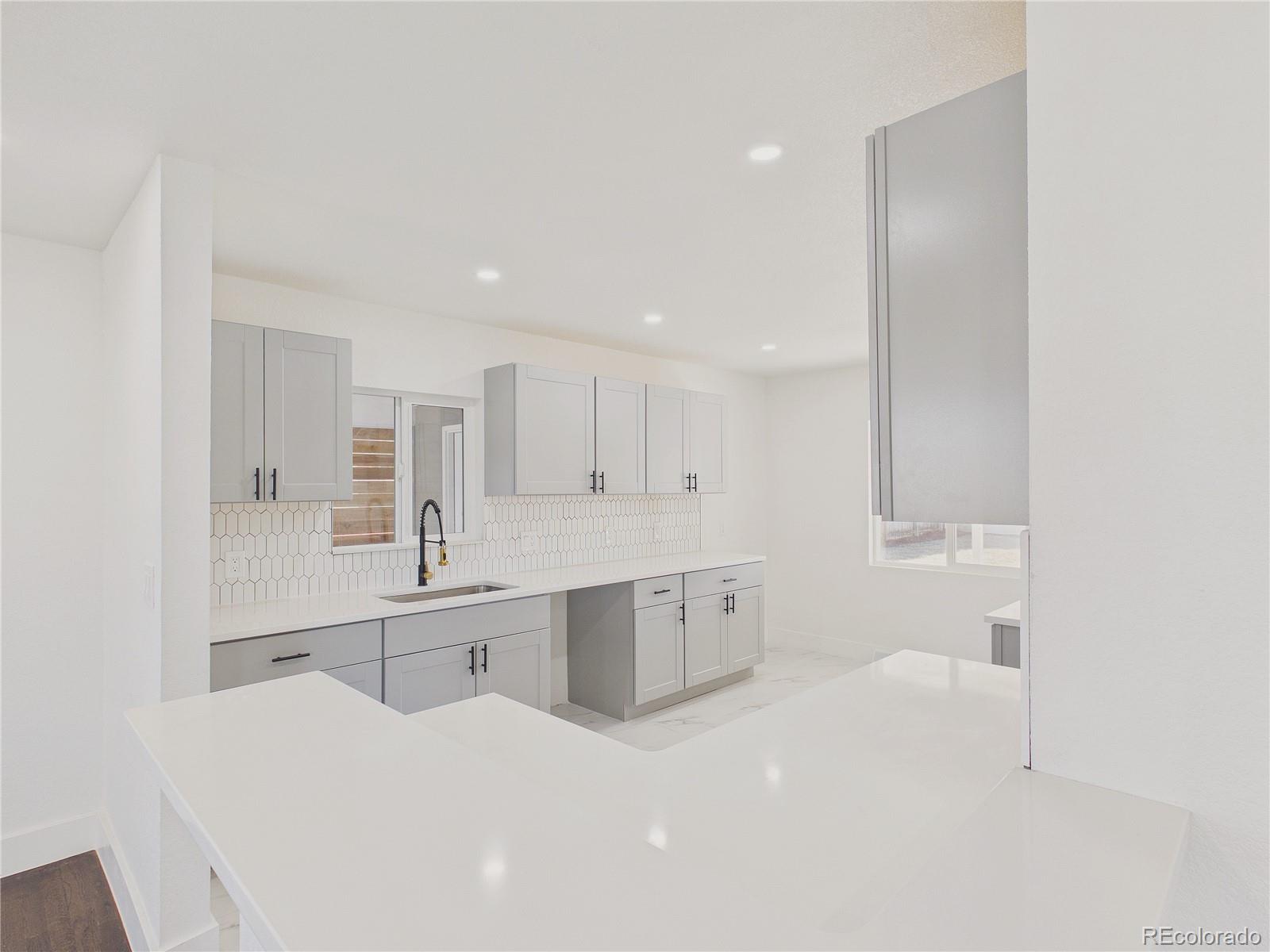 MLS Image #13 for 2571 s perry street,denver, Colorado