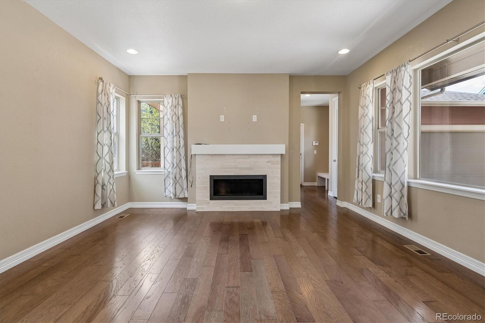 MLS Image #12 for 8404 e 55th place,denver, Colorado