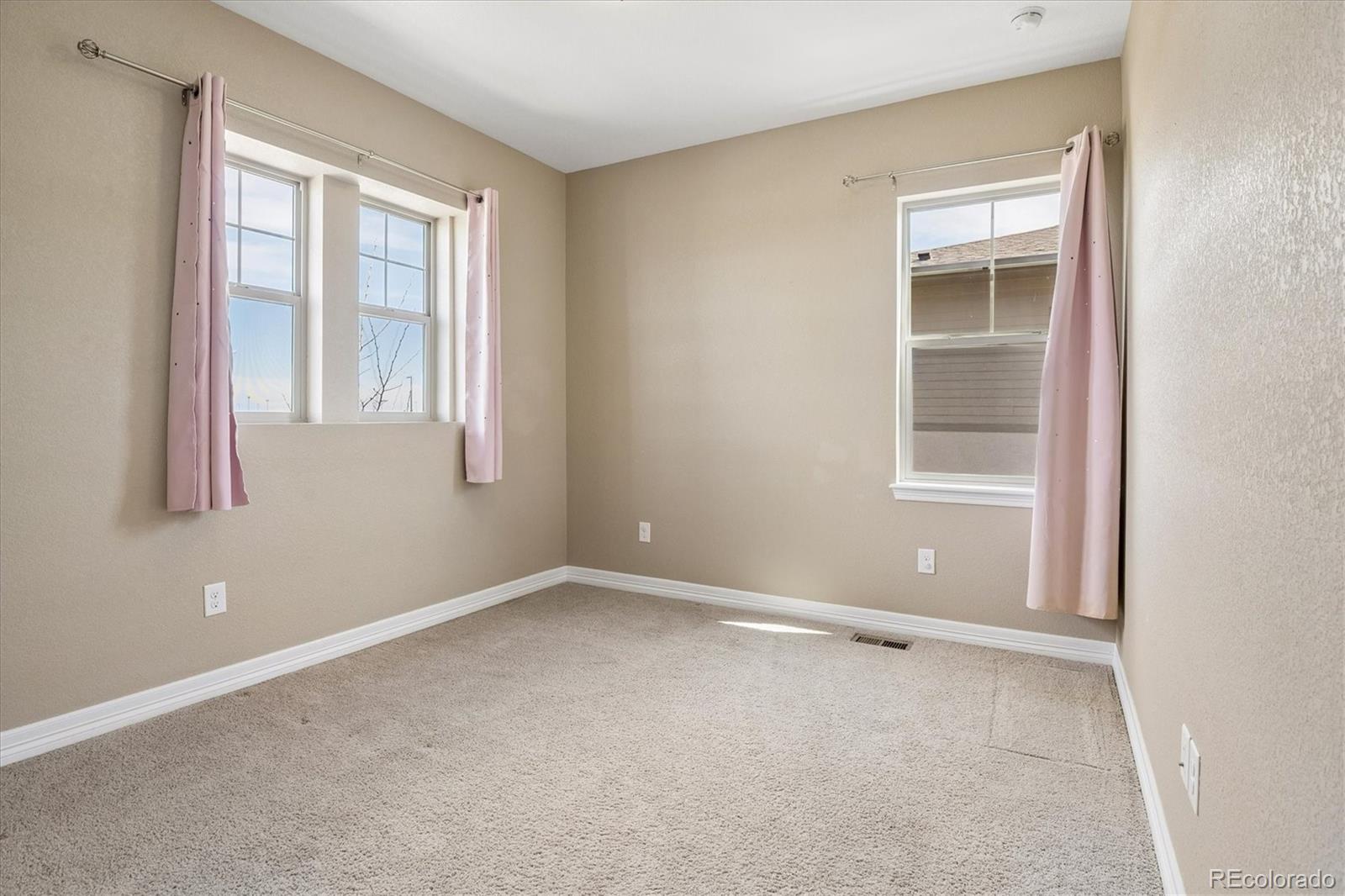 MLS Image #20 for 8404 e 55th place,denver, Colorado