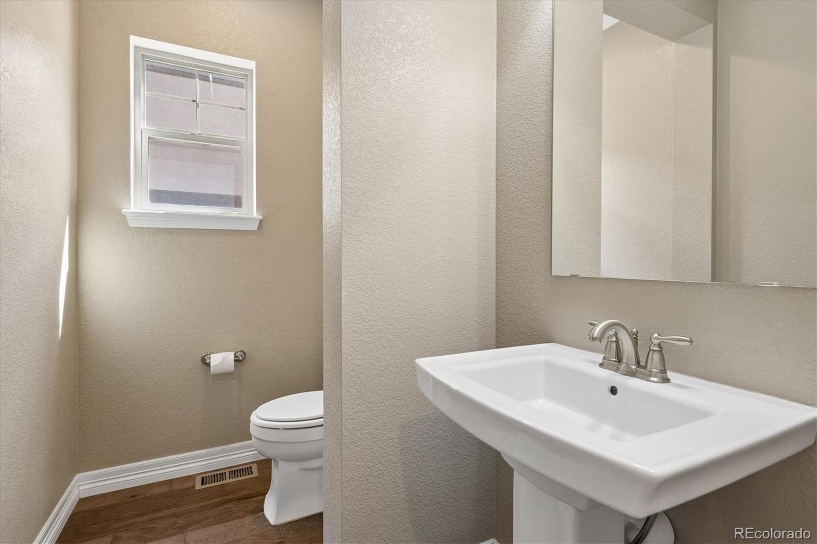 MLS Image #6 for 8404 e 55th place,denver, Colorado