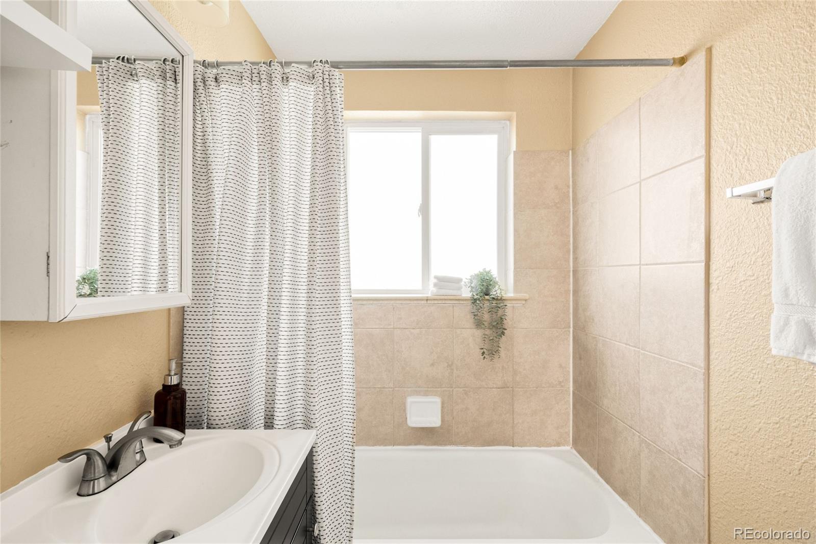 MLS Image #19 for 1351 s dale court,denver, Colorado