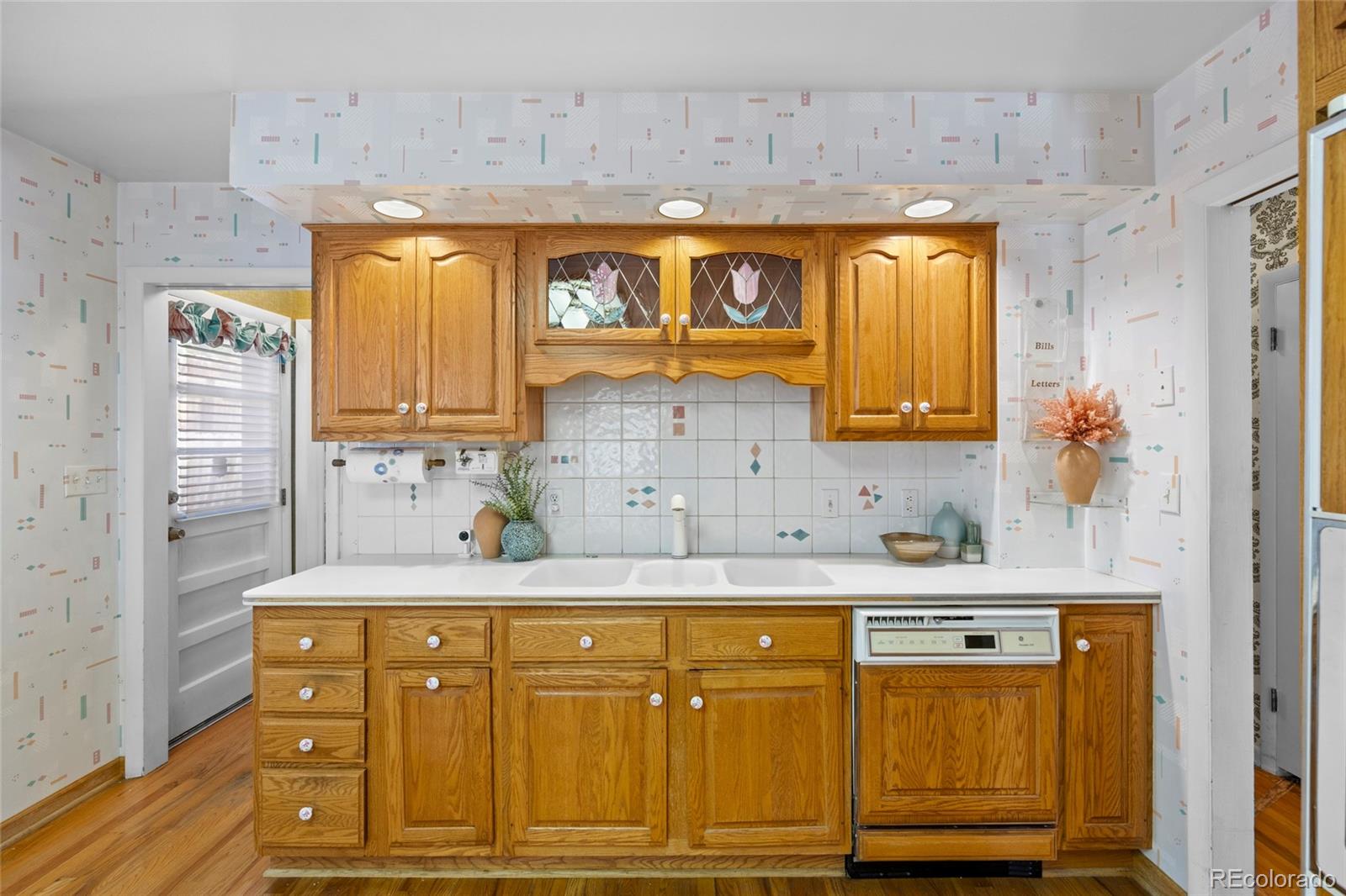 MLS Image #17 for 385 s kearney street,denver, Colorado