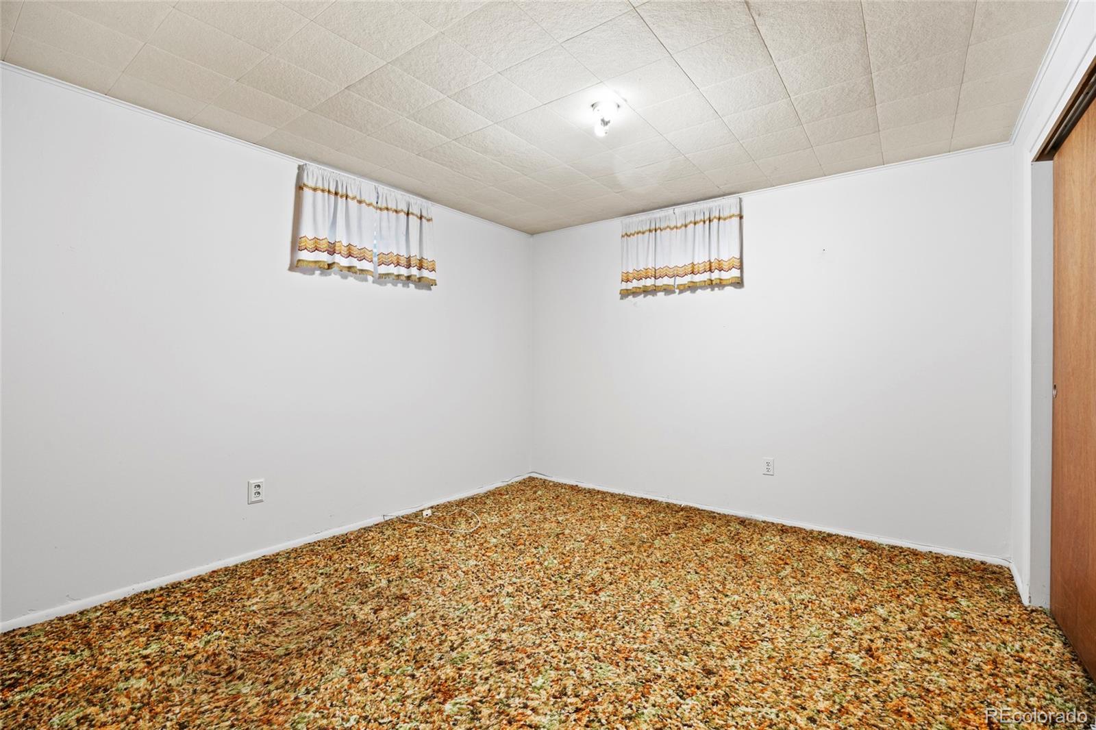 MLS Image #33 for 385 s kearney street,denver, Colorado